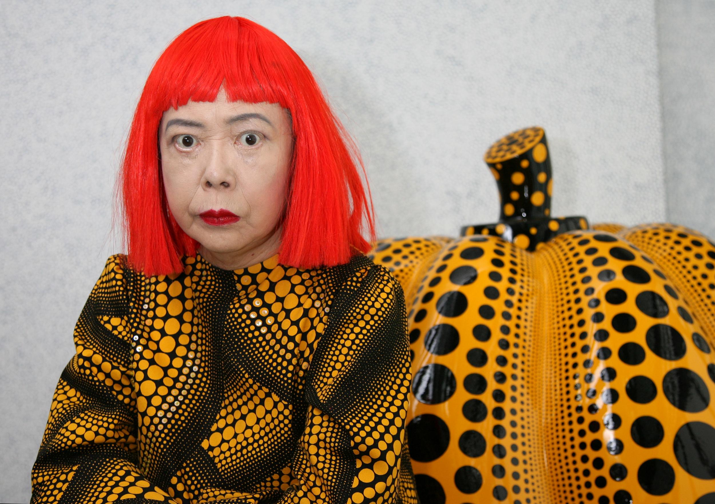 水玉の女王・草間彌生さん逝去。最高数十億円の天才の軌跡といま行く