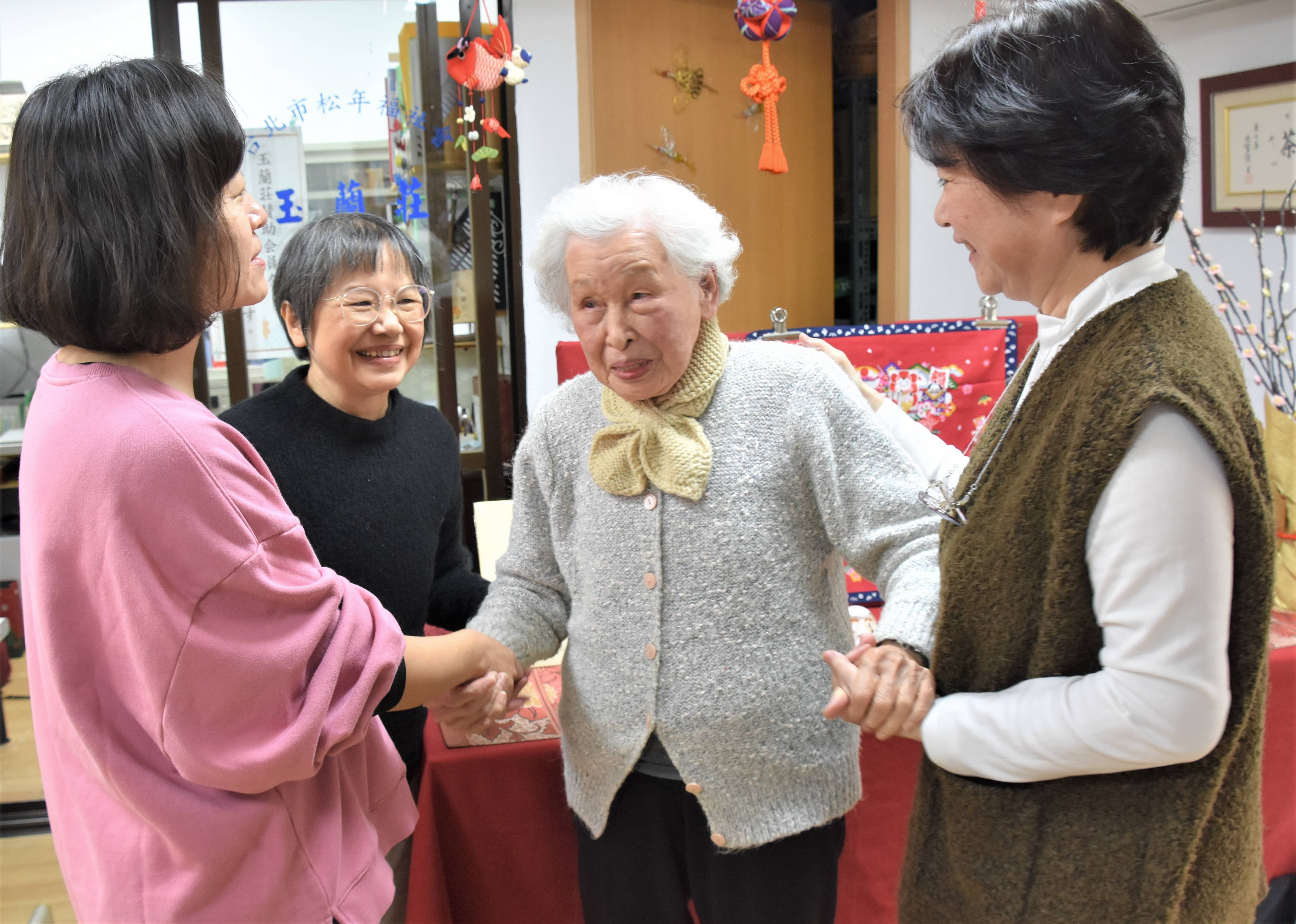少数者は語る　台湾原住民女性文学の多元的視野　上下 Amazon.co.jp: 少数者は語る 台湾原住民女性文学の多元的視野