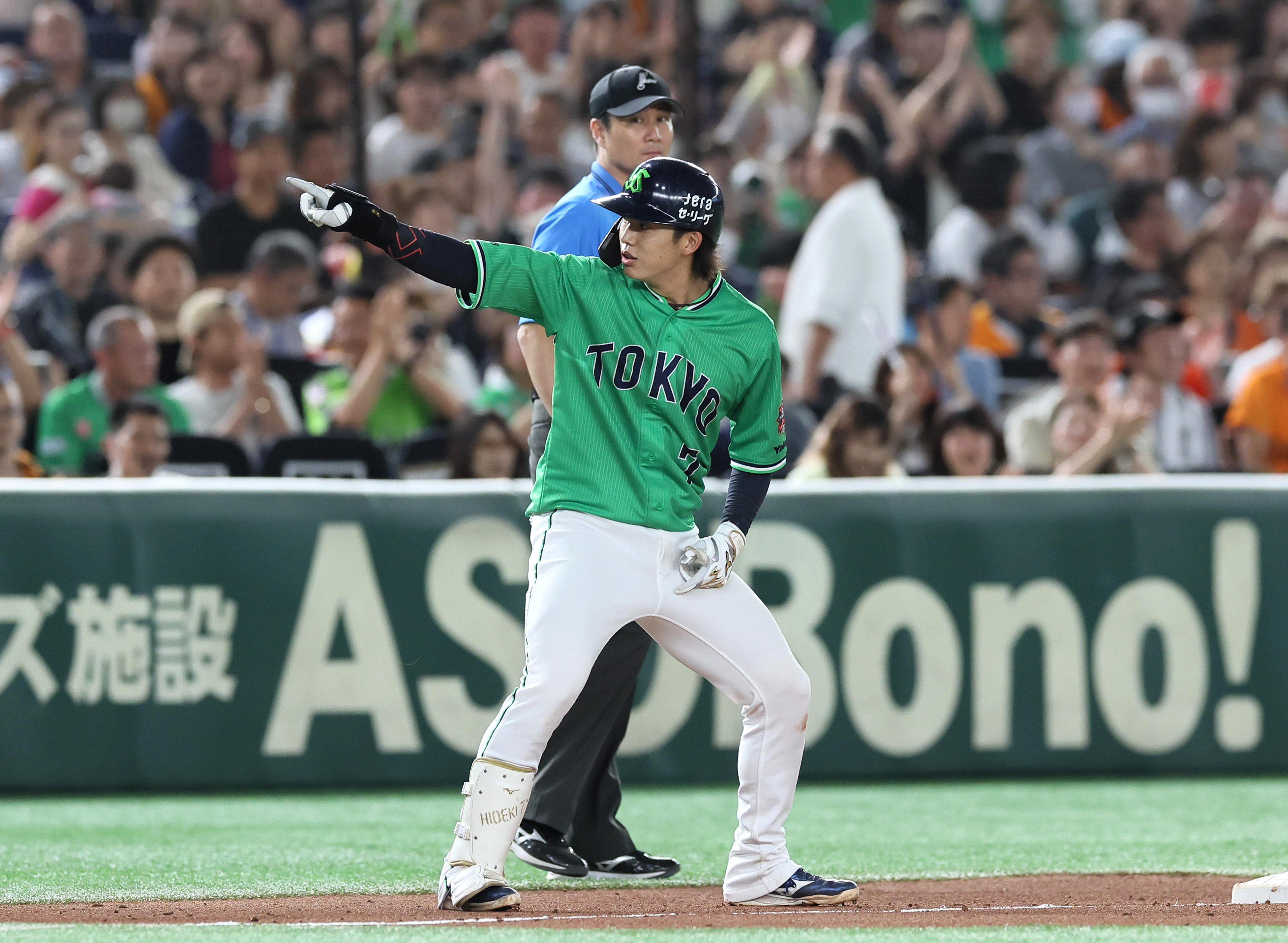 ヤクルト・長岡秀樹が村上のV打呼ぶ三塁打 主砲の執念ヘッスラに