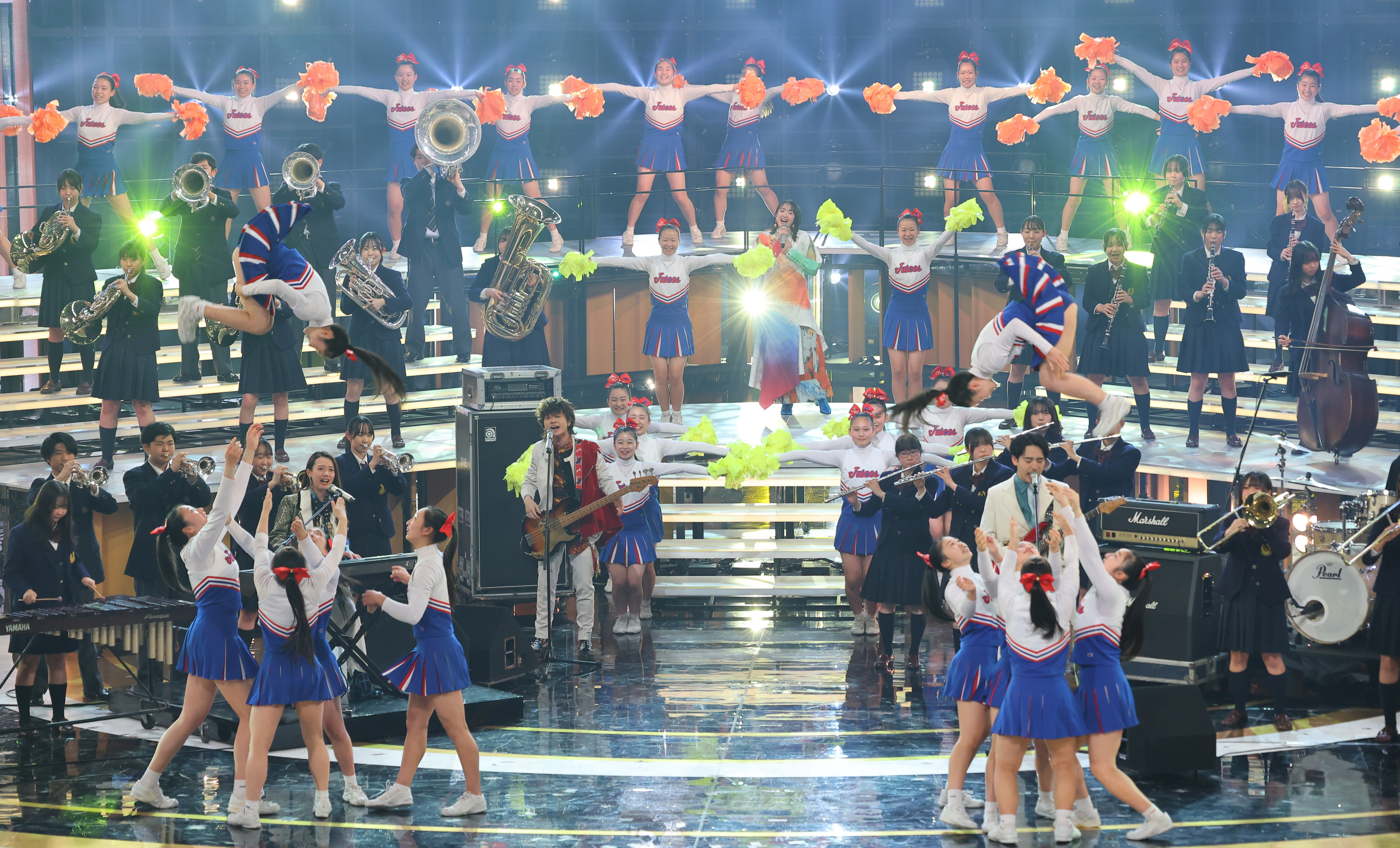 紅白速報④櫻坂46卒業の小林由依さんに歓声 QRコードだらけ