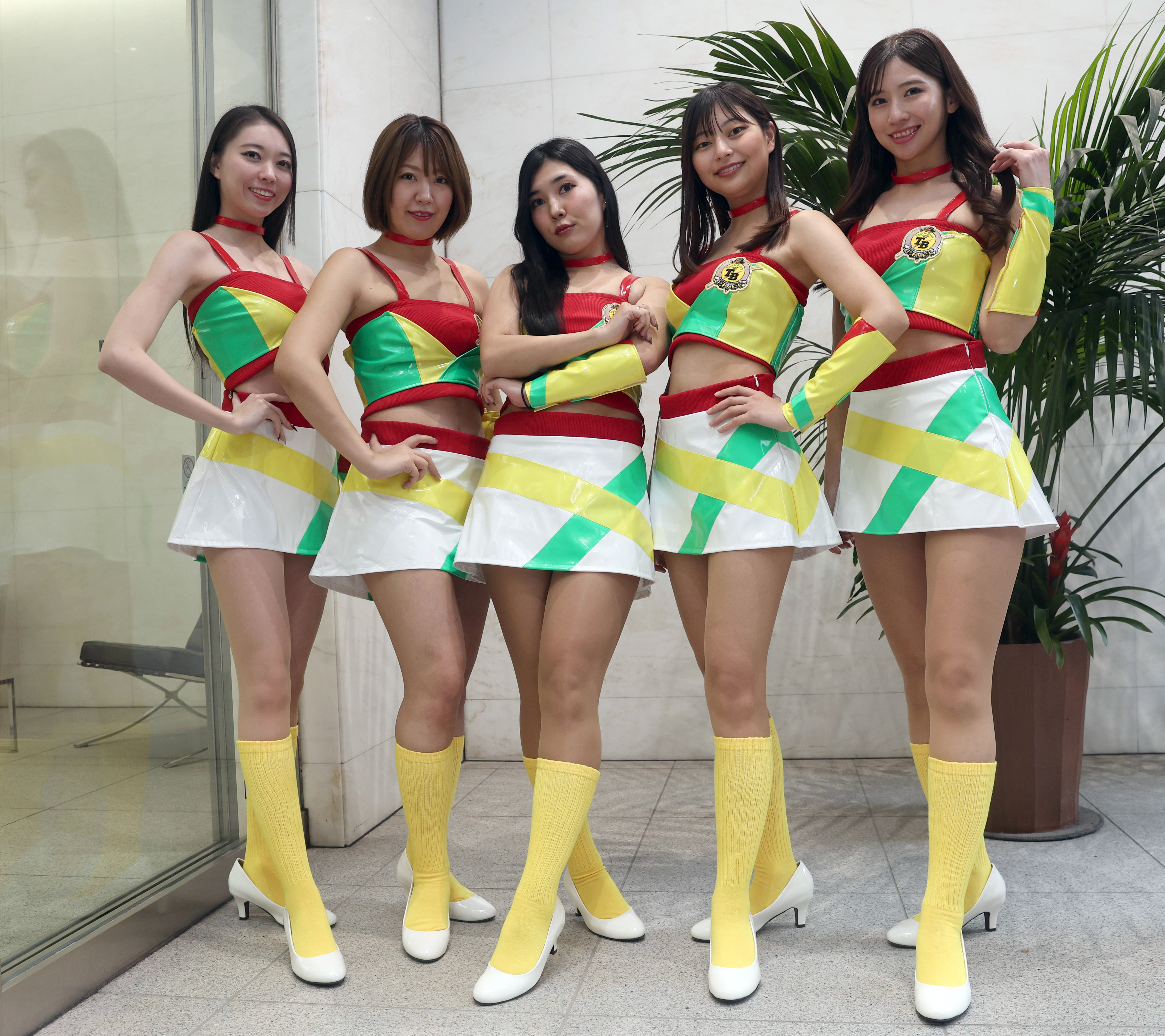 第22代ベリーガールズがサンスポ来社 才色兼備な個性派ぞろいの5人が