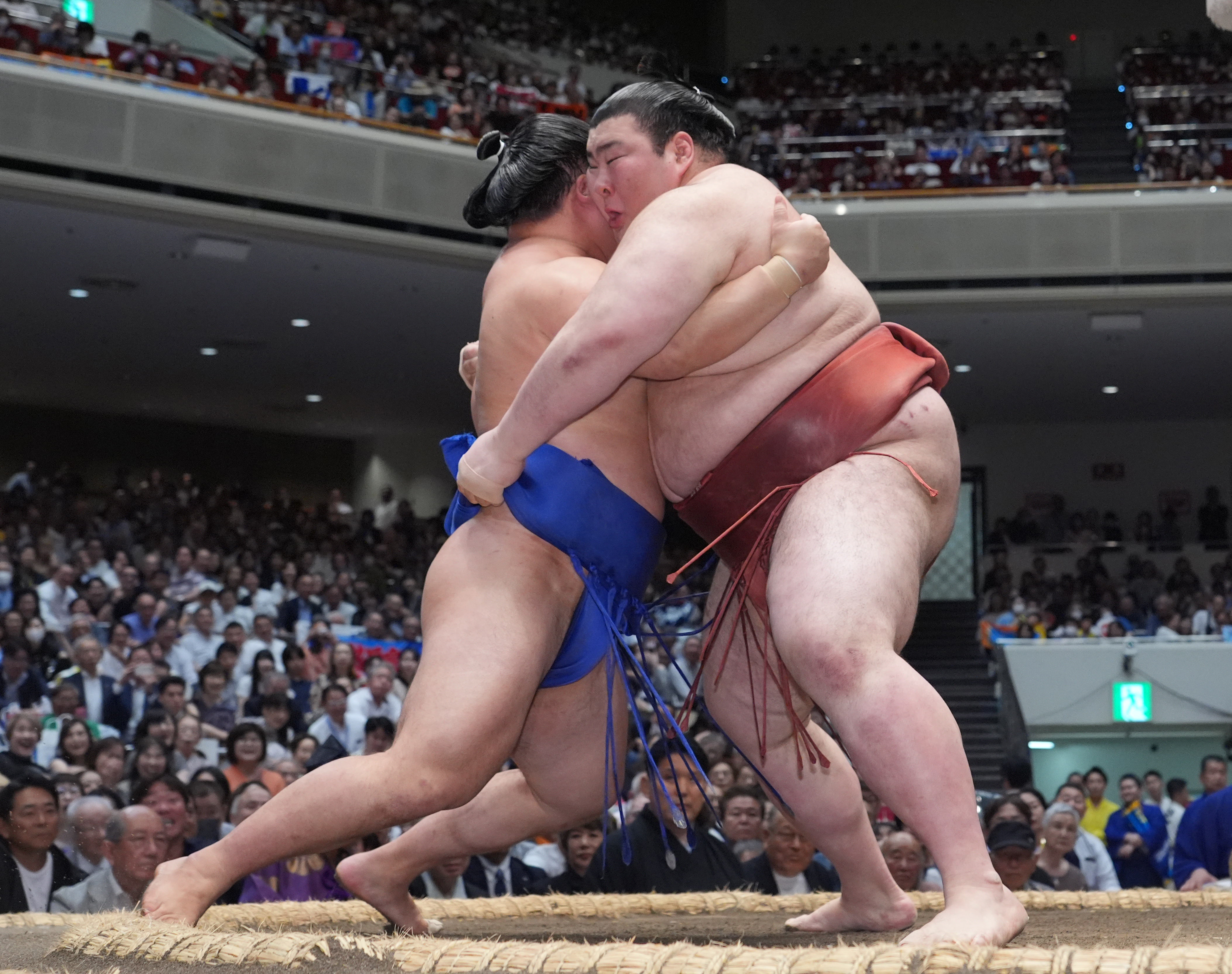 幕内最大74キロ差対決は、熱海富士に軍配／夏場所 - サンスポ
