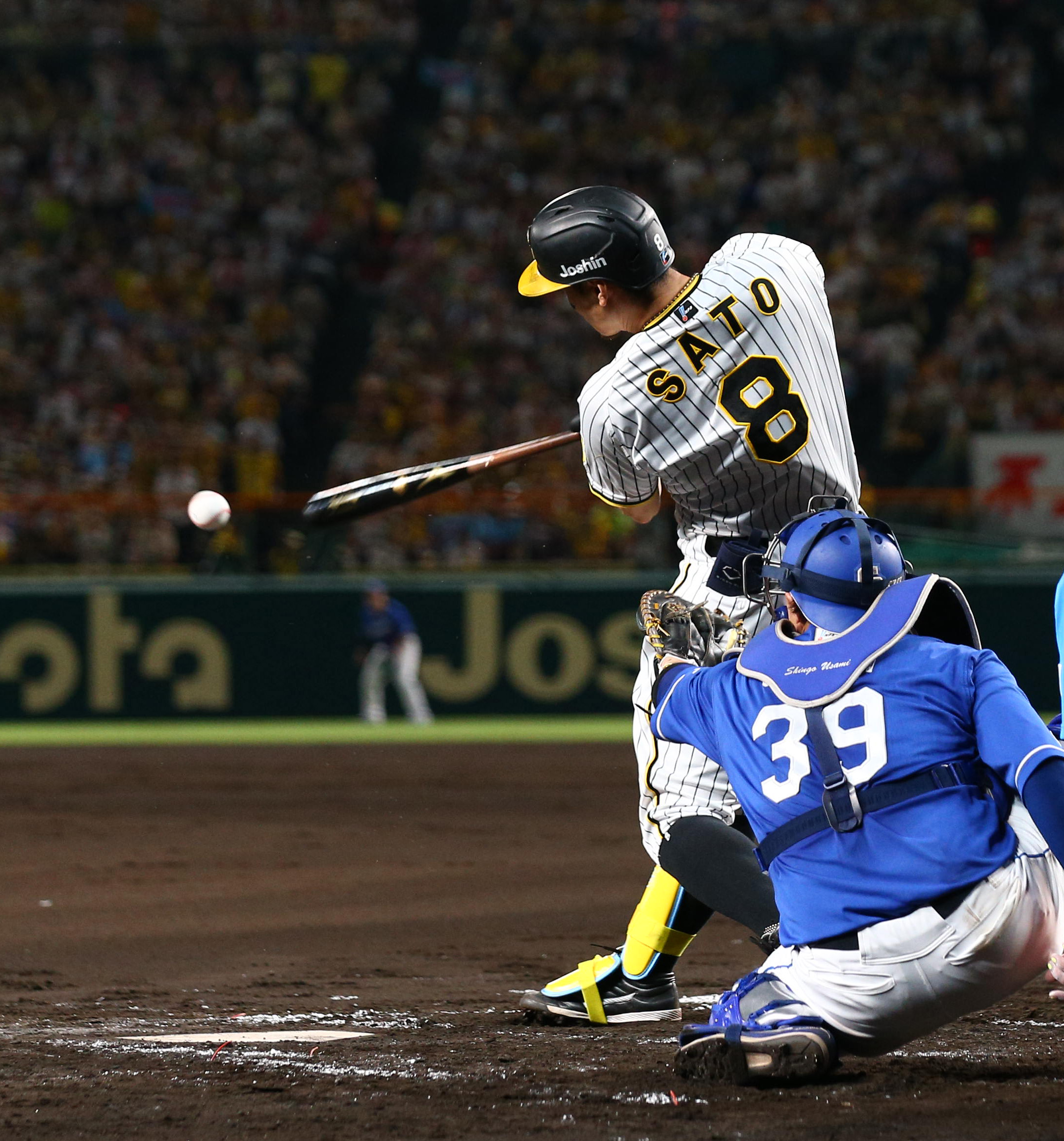 阪神・佐藤輝明、6連打の5人目でV2点打 一回の2失点につながる痛恨