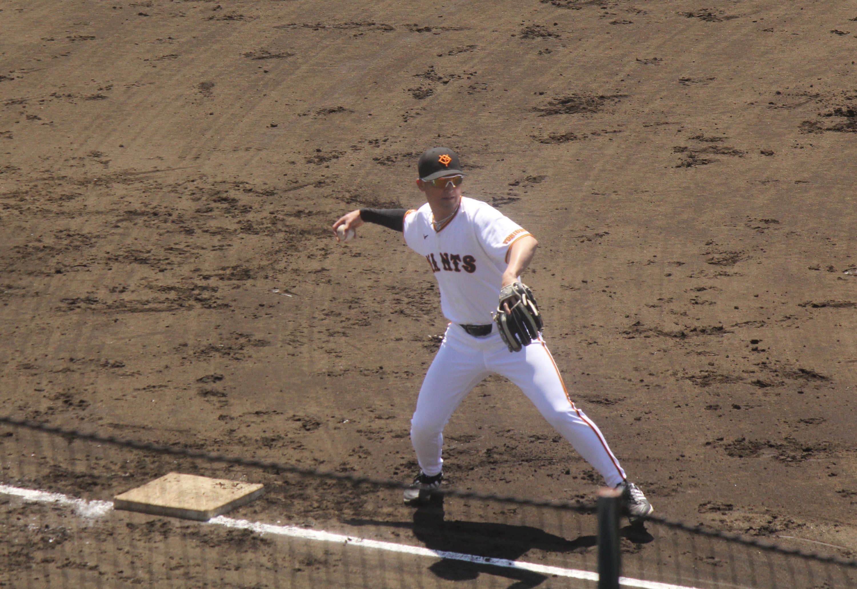 巨人・吉川尚輝がシートノックで本職ではない三塁に入る 会田3軍監督