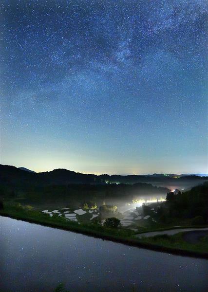 動画 ｖｉｅｗ 写 満天の星空映す水鏡 新潟県十日町市 星峠の棚田 1 2ページ 産経ニュース