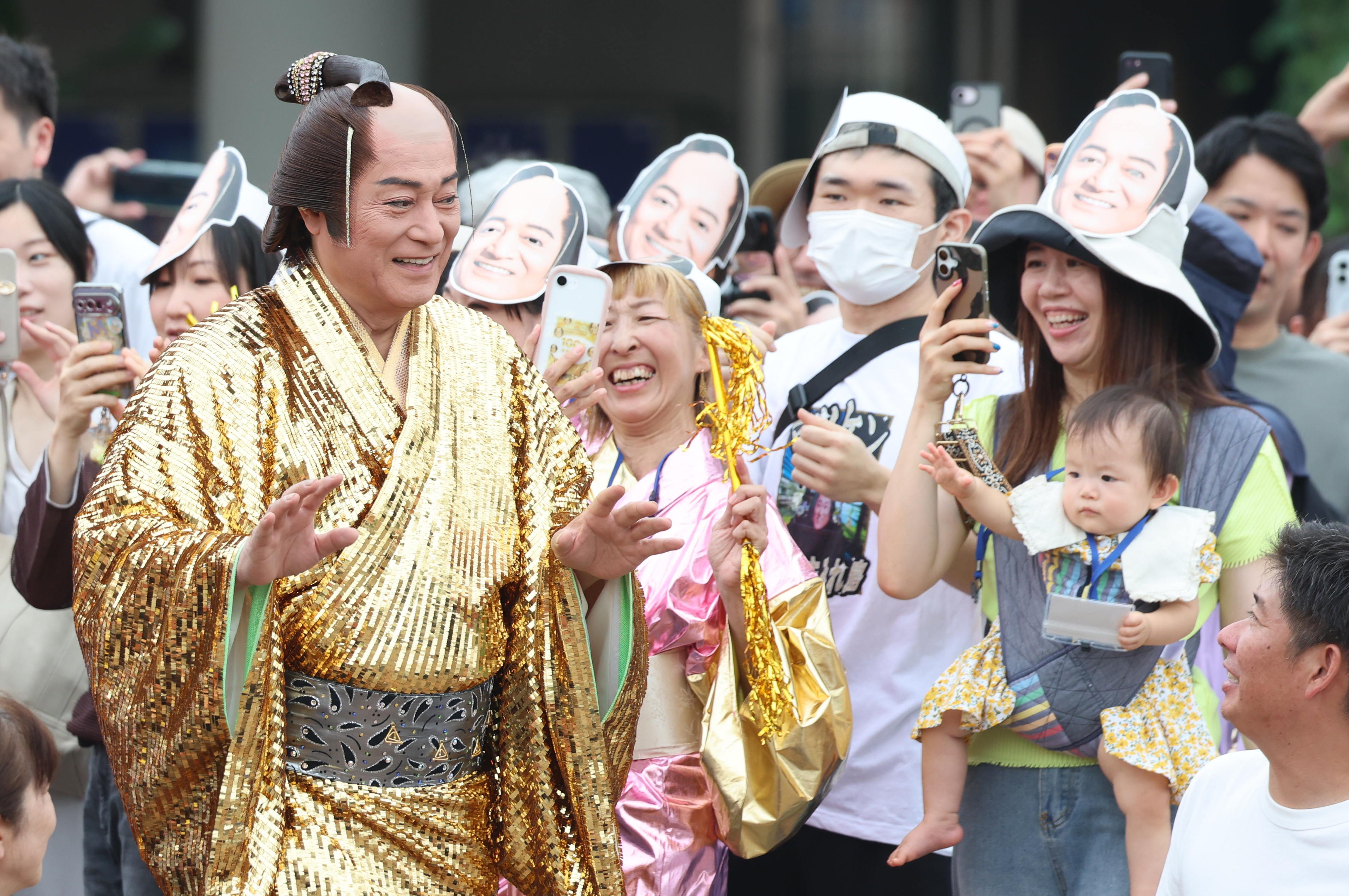SW全日晴れが契約の条件？ 松平健さんが晴天祈願 「マツケンまみれ