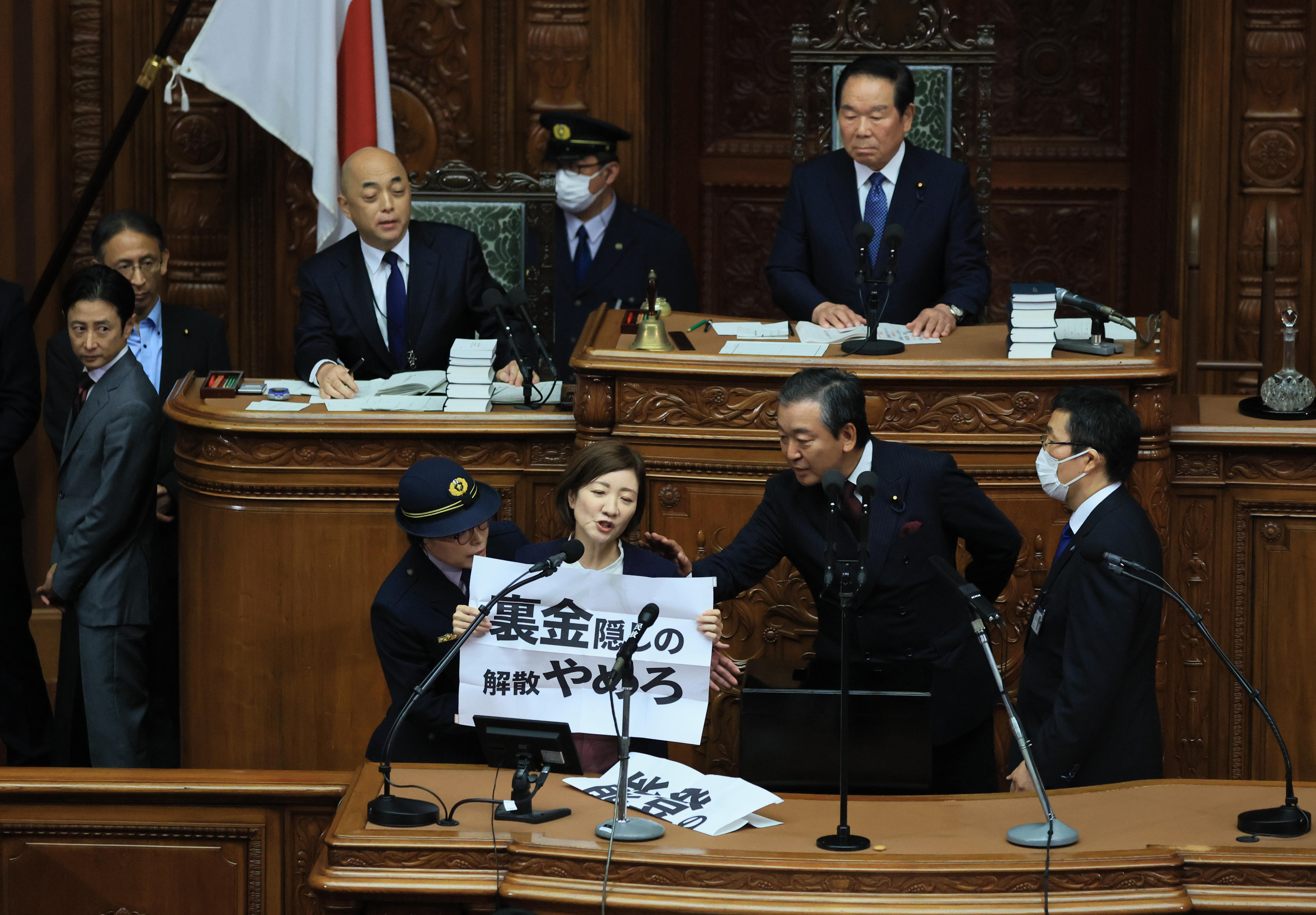 れいわ新選組の大石晃子氏、強制降壇 首相指名選挙壇上で「裏金隠しの