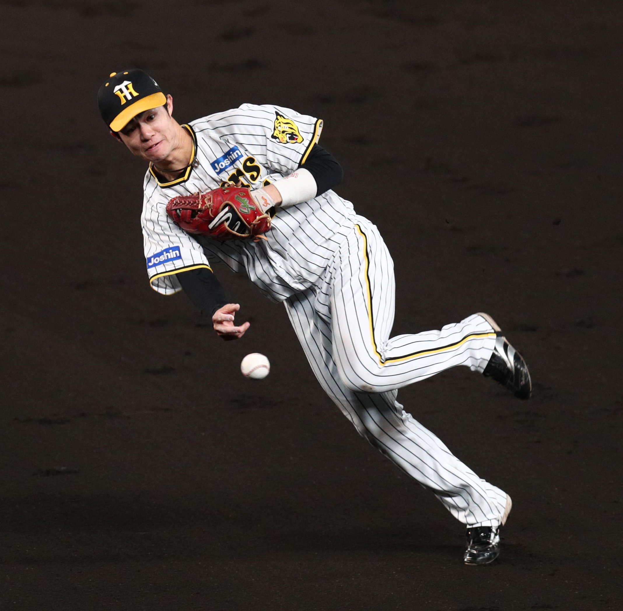 阪神・中野拓夢、三井ゴールデン・グラブ賞初受賞 10年連続の広島 