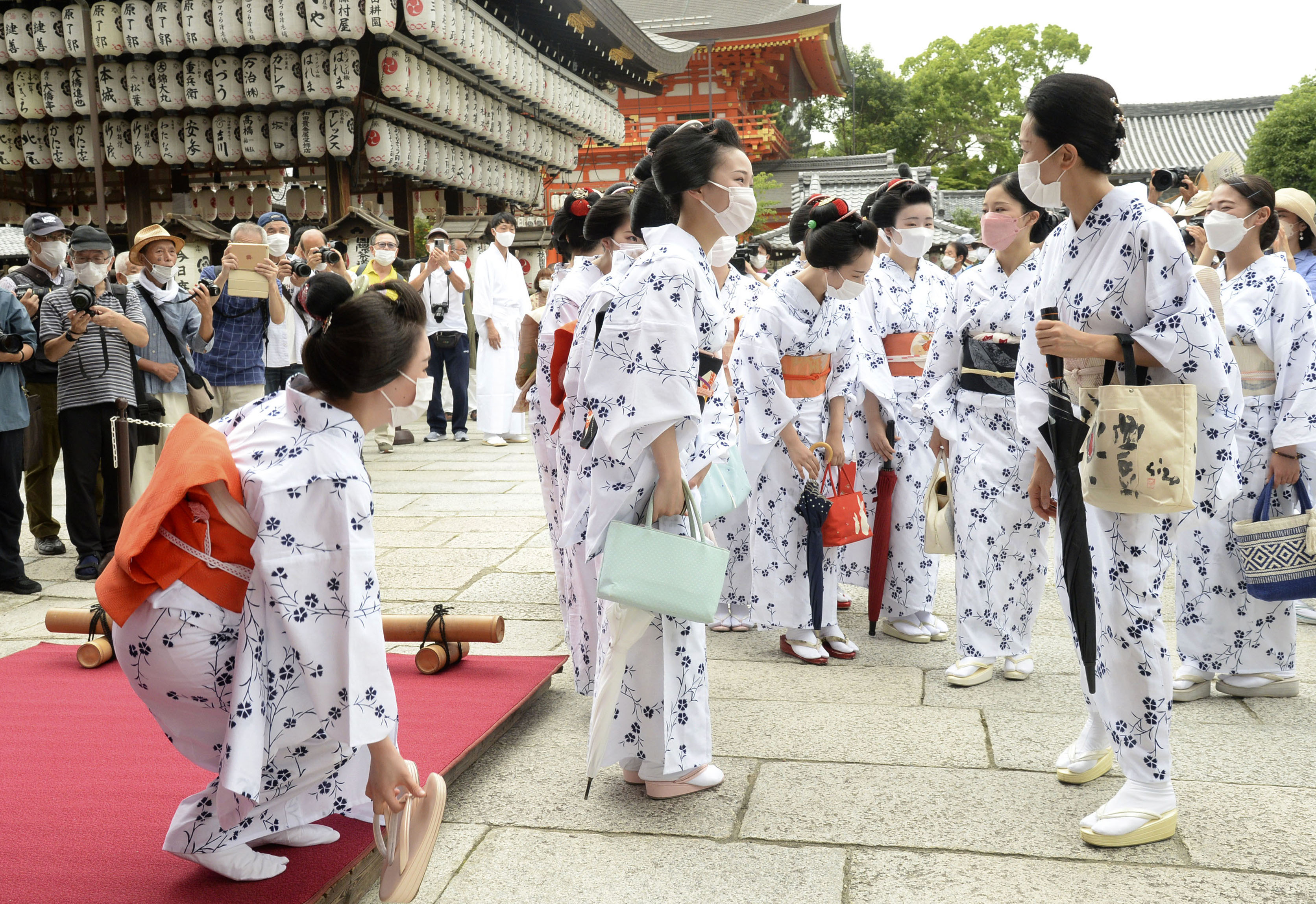 舞妓さん無病息災、夏本番 浴衣で祈願「お千度」 - サンスポ