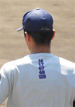 花巻東、西武・雄星らOBプレゼント「特製Tシャツ」で練習／東北