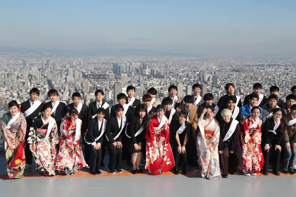 動画あり 大人の階段上る あべのハルカス展望台で成人式 産経ニュース