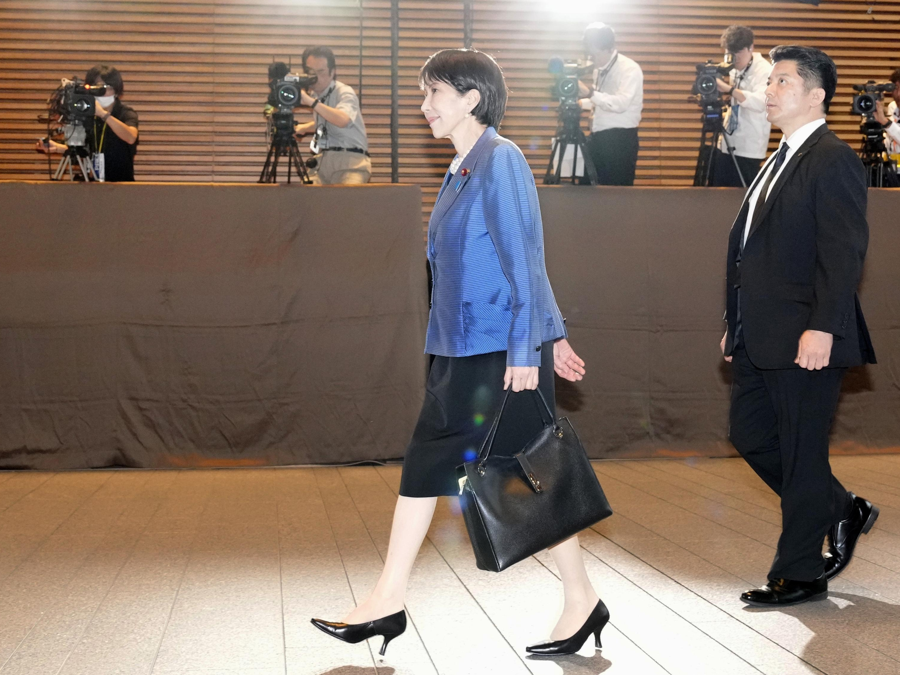 高市首相の愛用バッグに「注文が集中」老舗メーカー、出荷予定は1月末