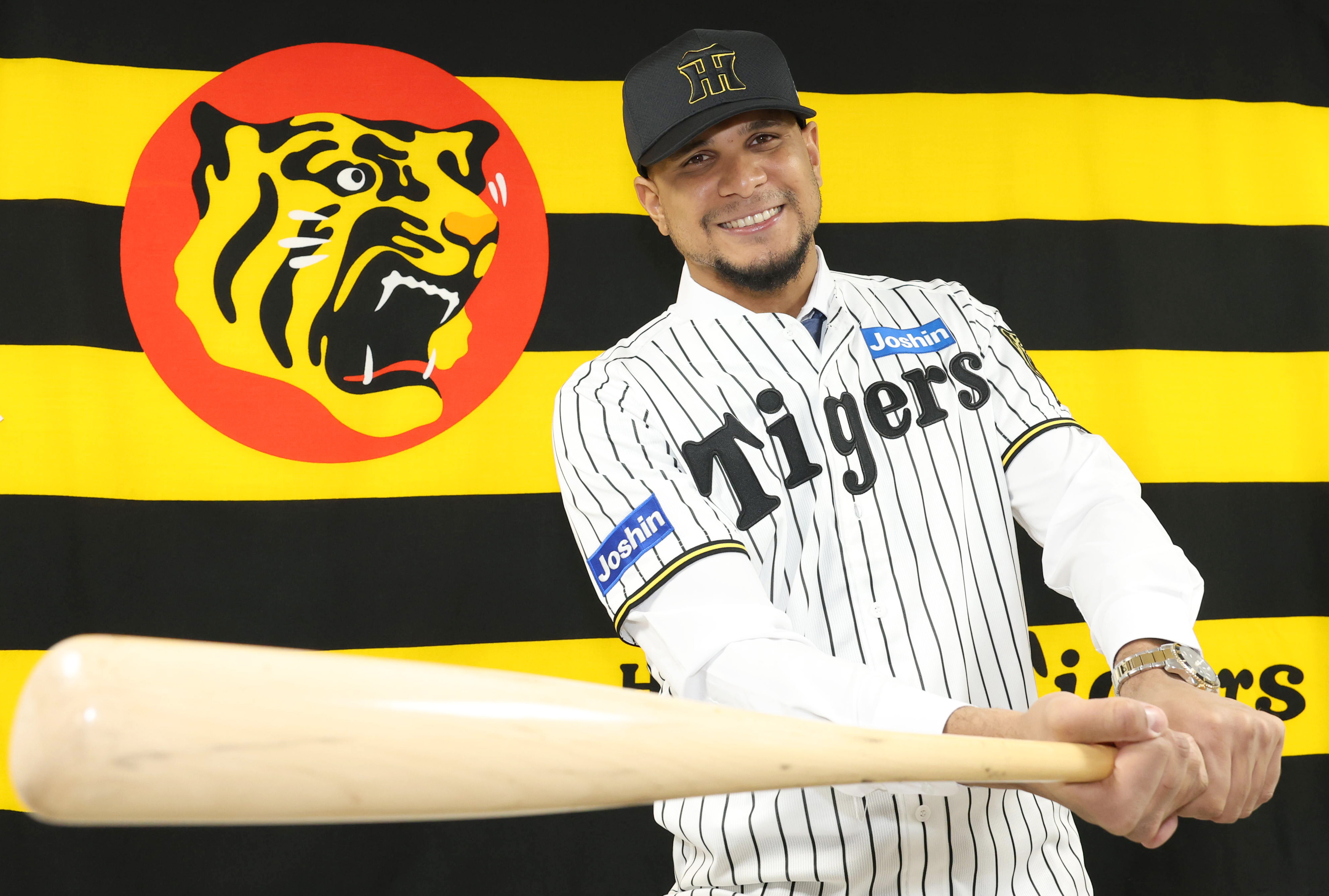 阪神新助っ人・ヘルナンデス、大山や森下ら主力に取材ナンデス「成績を