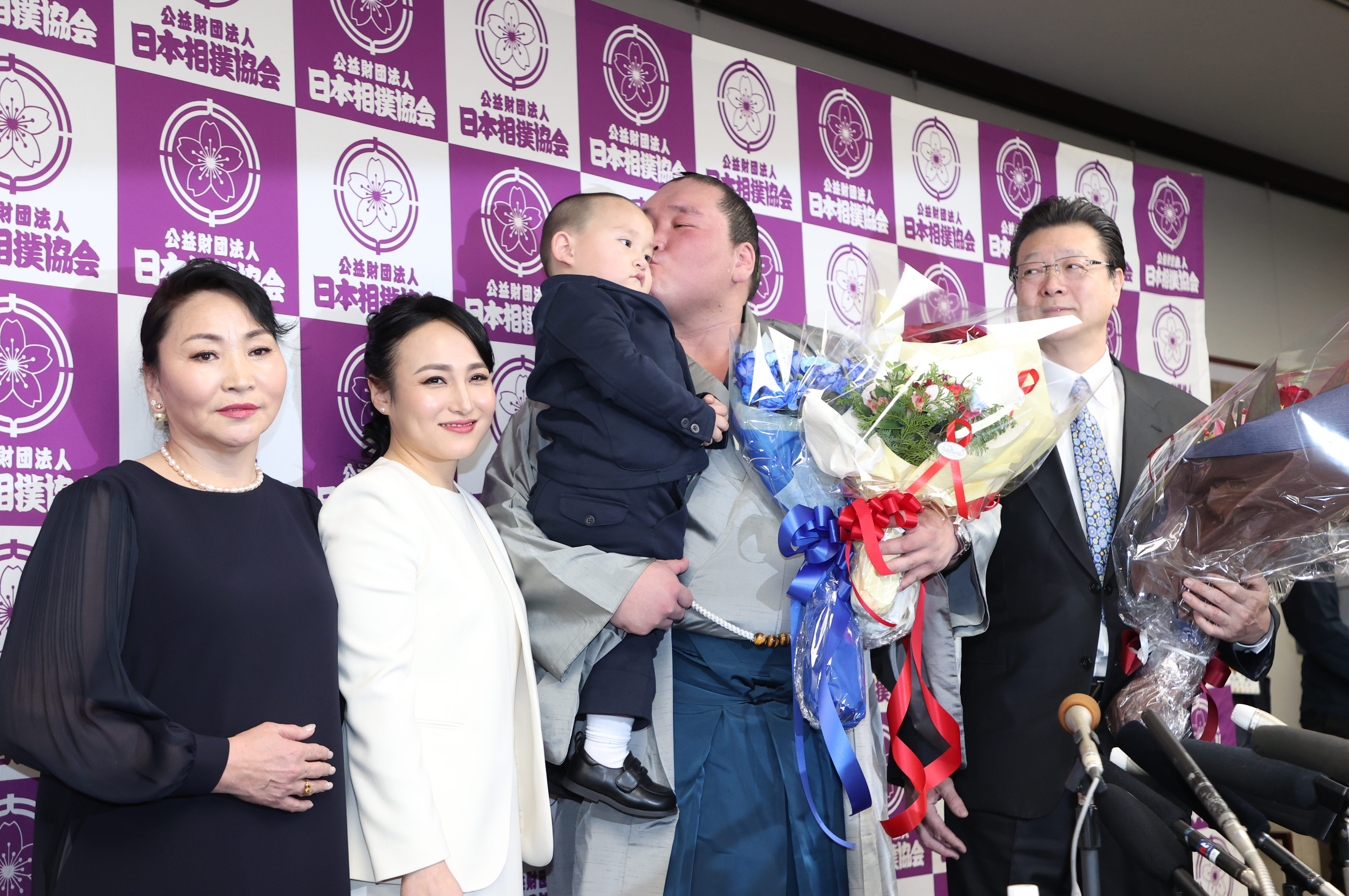 照ノ富士が引退会見「これ以上、中途半端な気持ちと体で土俵に立つべき