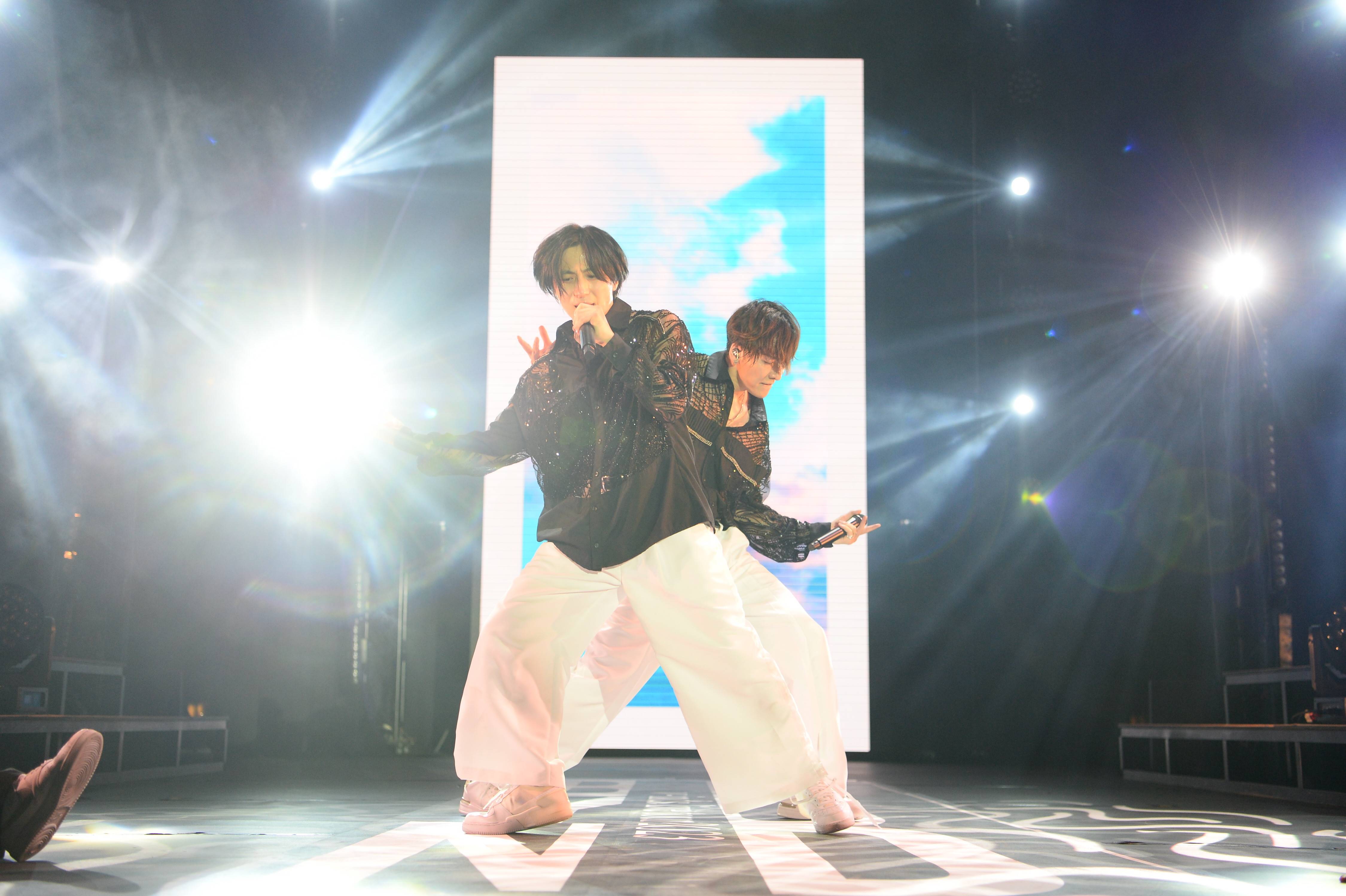 w-inds. 橘慶太 芸能人の多才な美術展 2004　グッズ w－inds．に香港熱狂！ 11回目の単独公演、2500人が大興奮