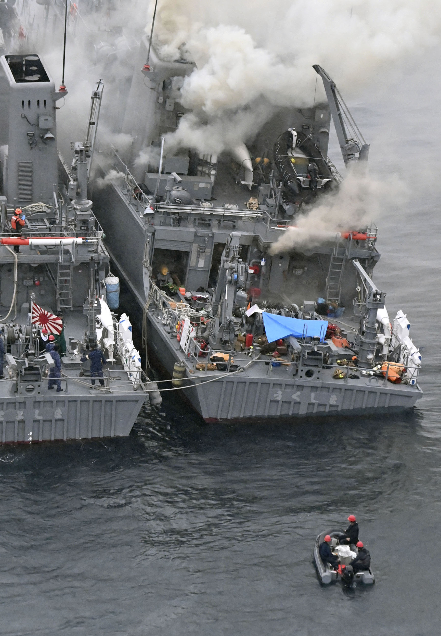 このまま延焼続けば沈没の可能性」海自掃海艇の火災で海幕長会見 不明