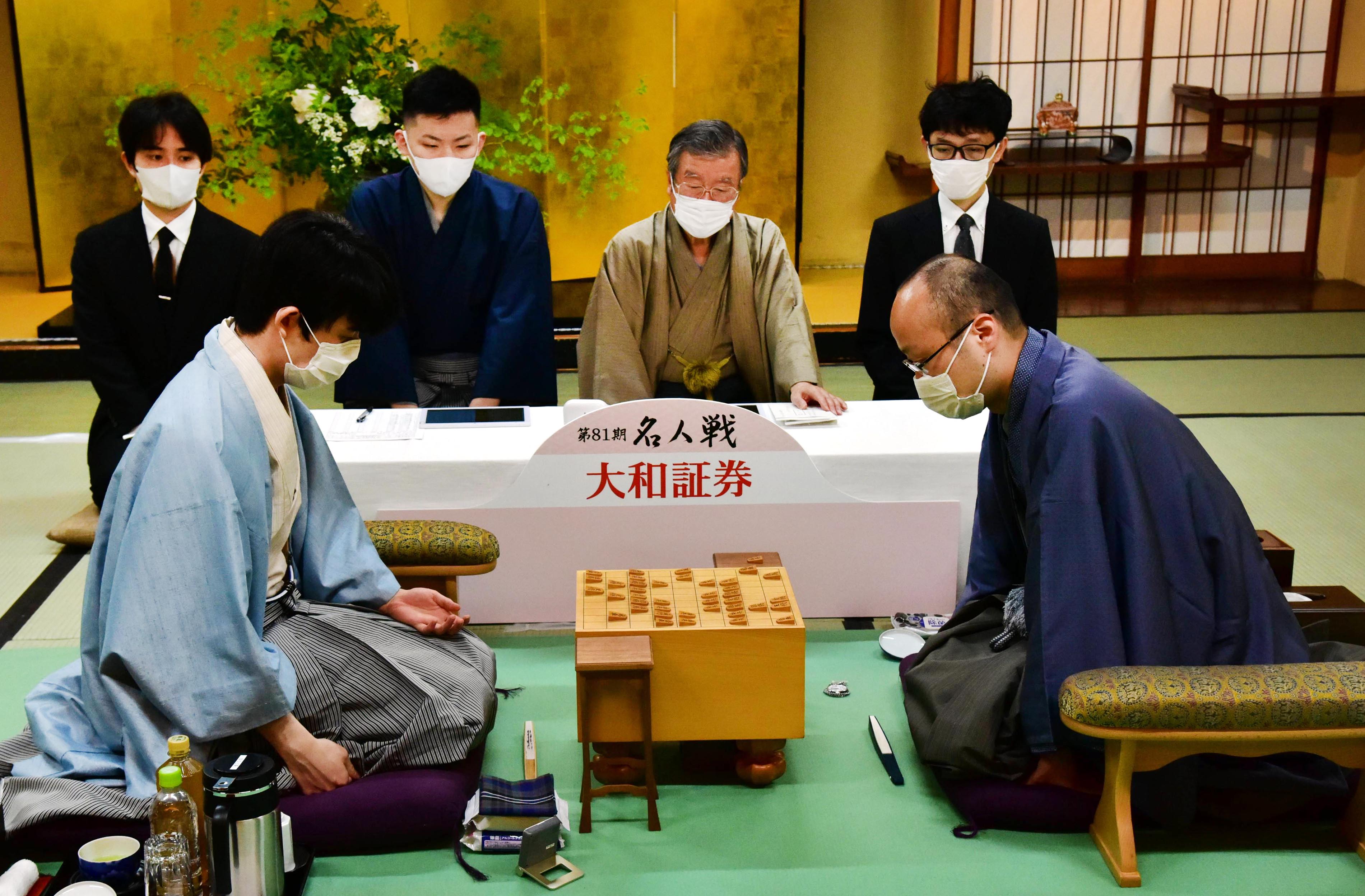 飯島栄治八段解説】〝前例ない〟局面に持ち込んだ渡辺名人だが…天才の