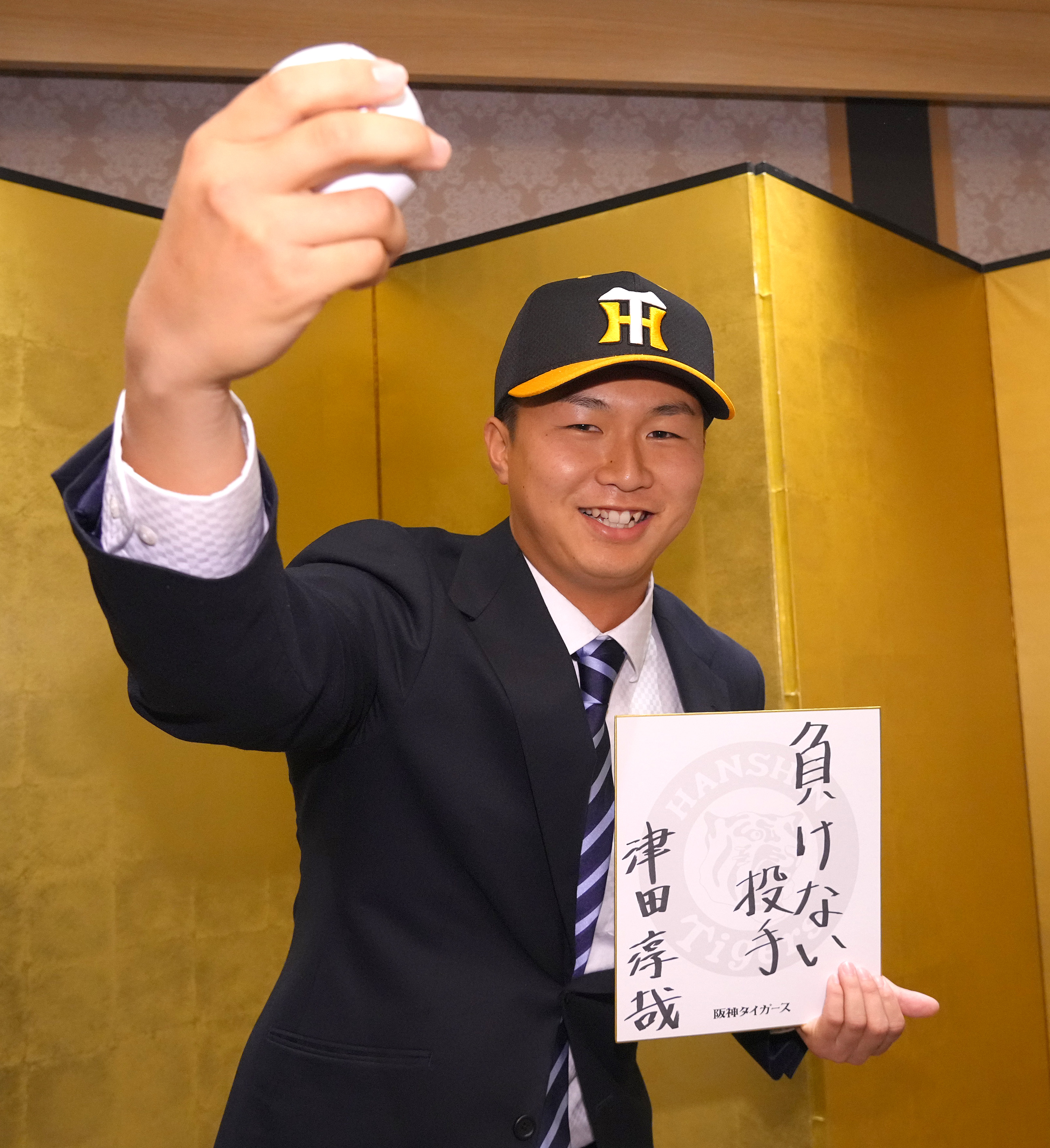 阪神D6位・津田淳哉が仮契約、新人王へ突っ走る 元阪神コーチの大経