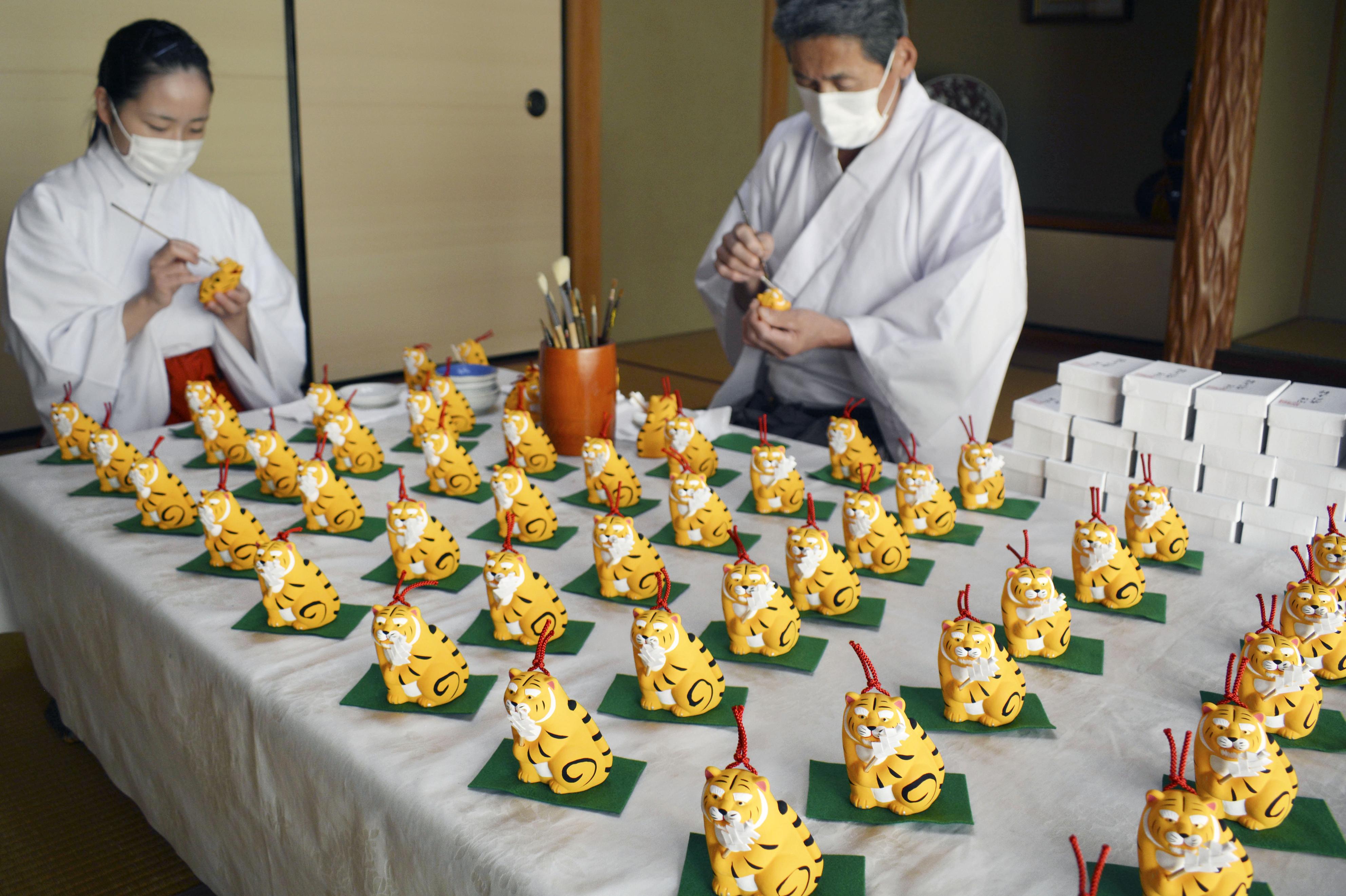 来年の干支「寅」土鈴に 大阪・誉田八幡宮 - 産経ニュース