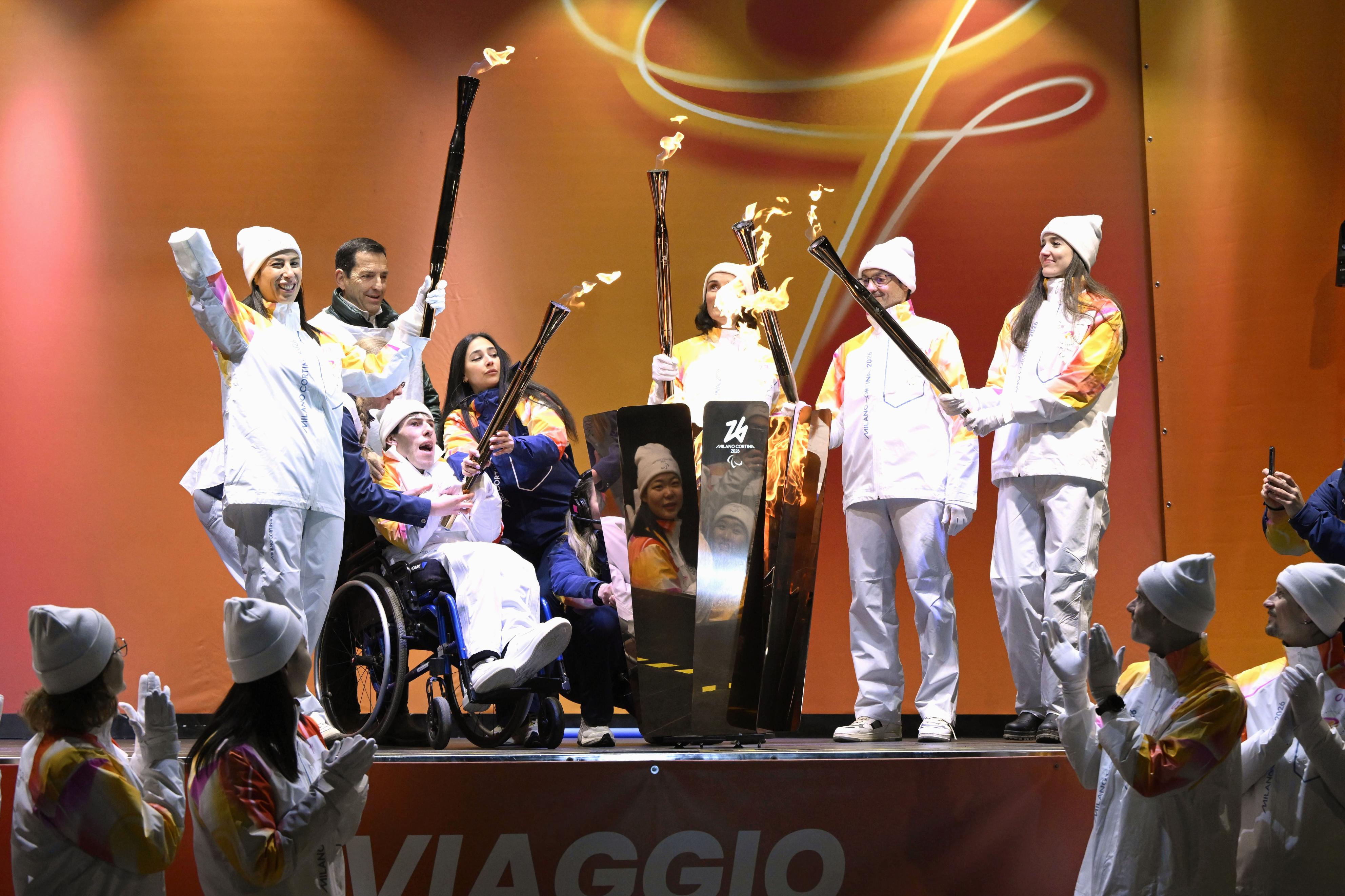 パラ聖火リレー開始 五つのトーチが集結 - サンスポ