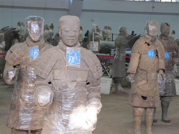 藤本欣也の中国探訪】ニセの兵馬俑まで登場！ 西安の観光客争奪冬の陣