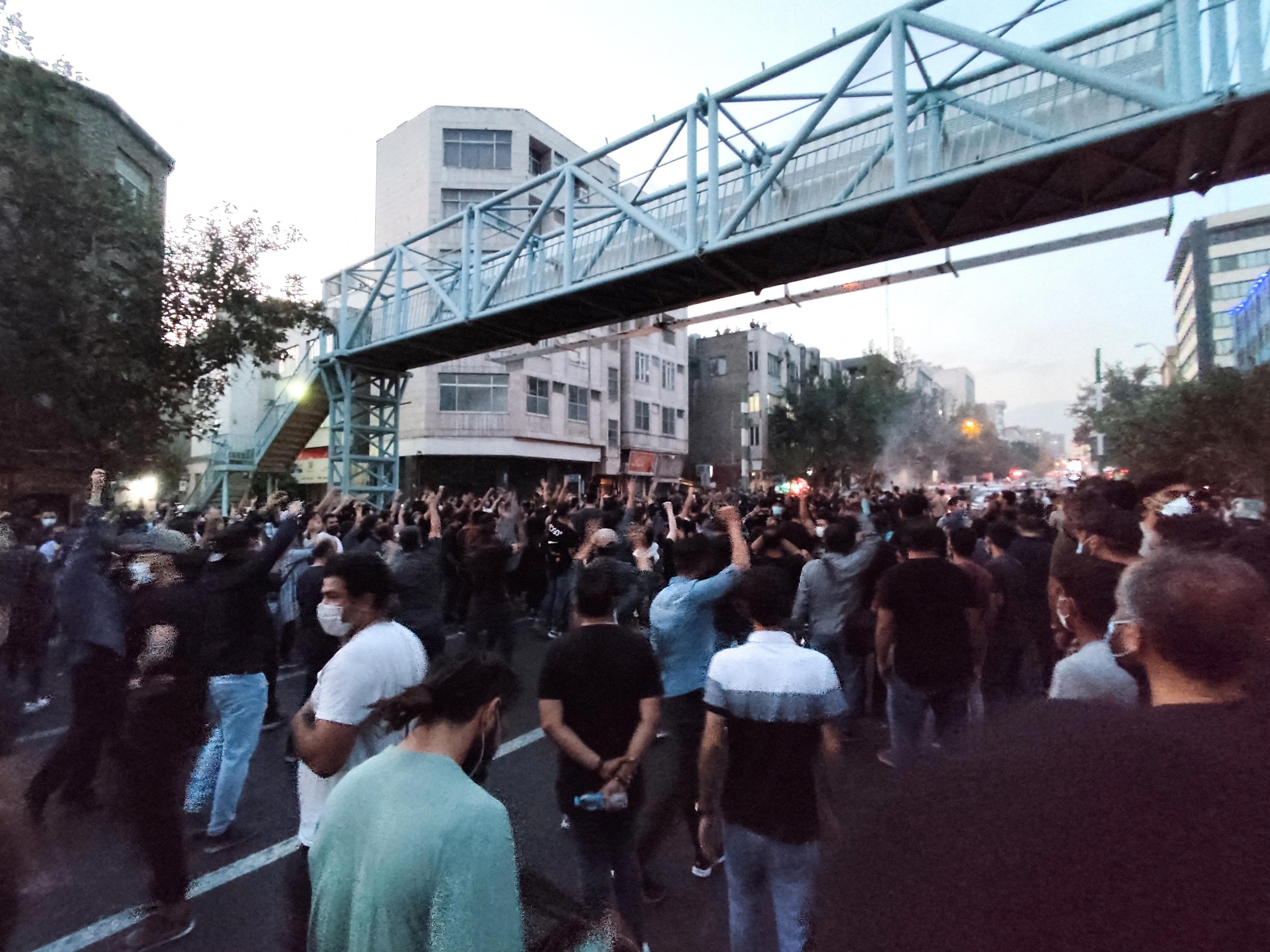 イラン 公開 処刑