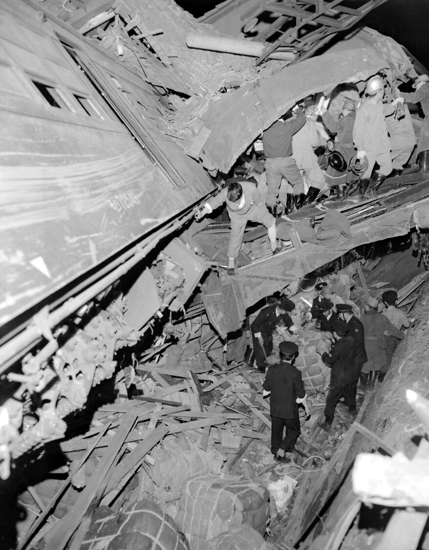 列車二重衝突で死者160人の大惨事 三河島事故 警視庁150年