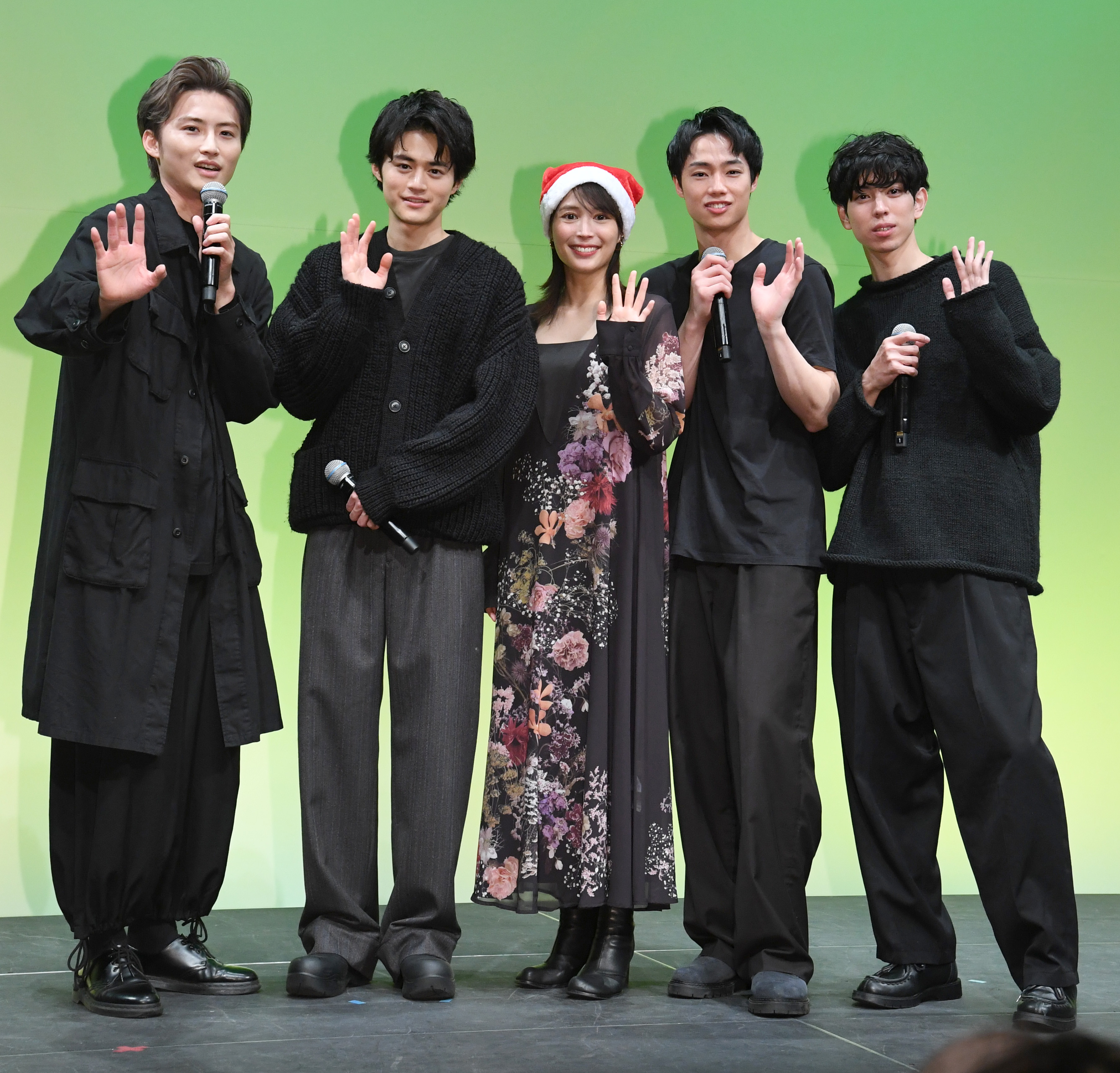 鈴鹿央士らイケメン俳優４人が一足早いクリスマスプレゼント 所属事務