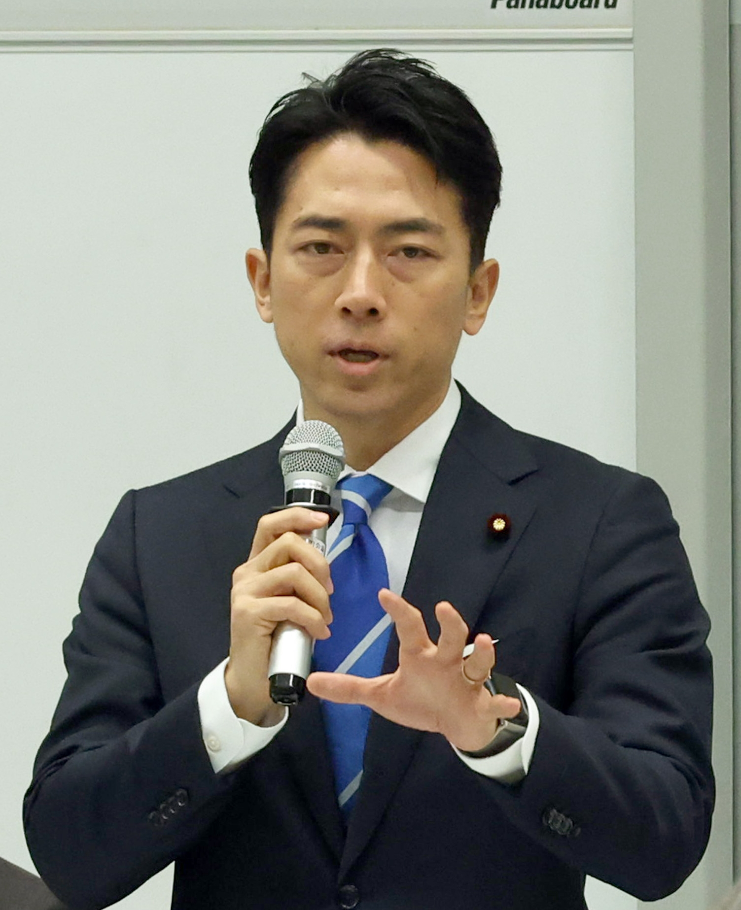 小泉進次郎氏「無派閥だが向き合う」裏金問題巡り - 産経ニュース