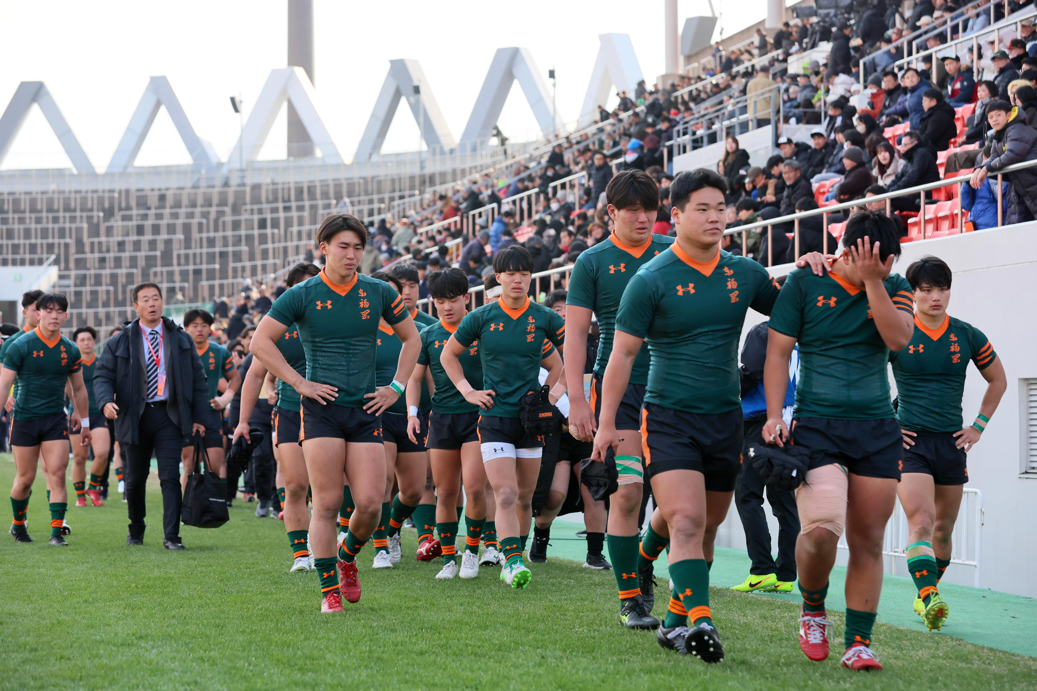 東福岡「アタックに翻弄された」 守備崩れて力負け、花園100勝お預け