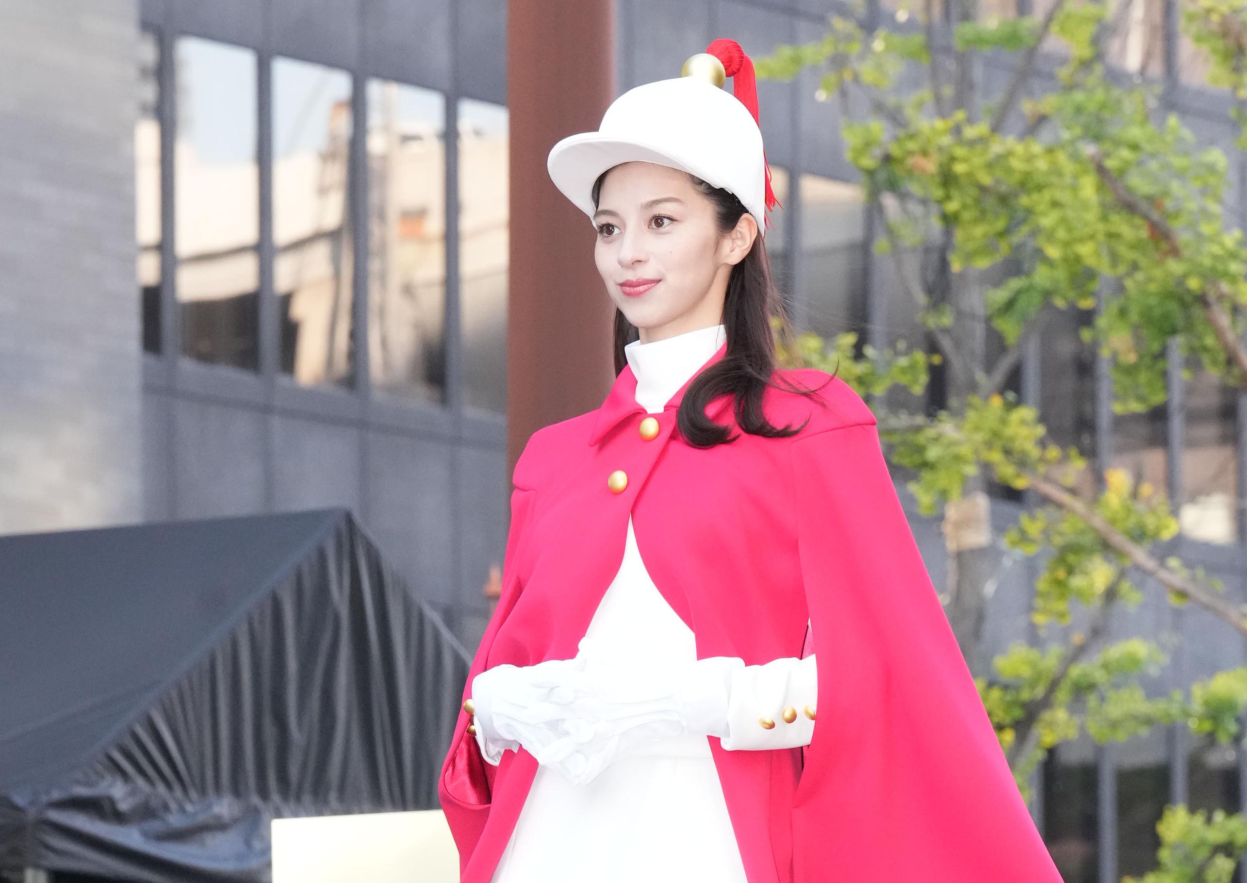 中条あやみさん、アンミカさん出演 万博ユニホームでファッション 