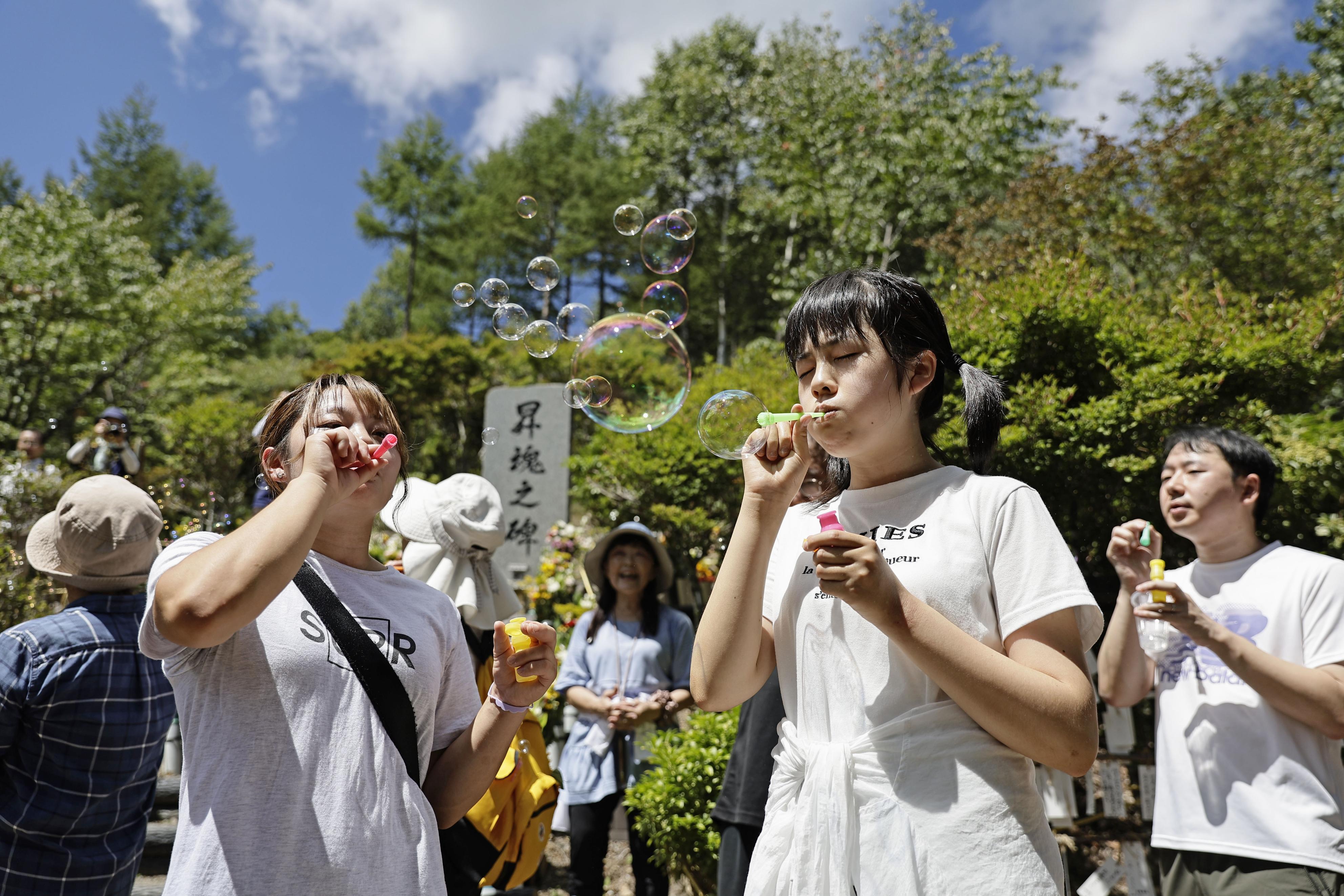 日航機墜落39年で遺族登山 520人犠牲、安全願う「次世代に