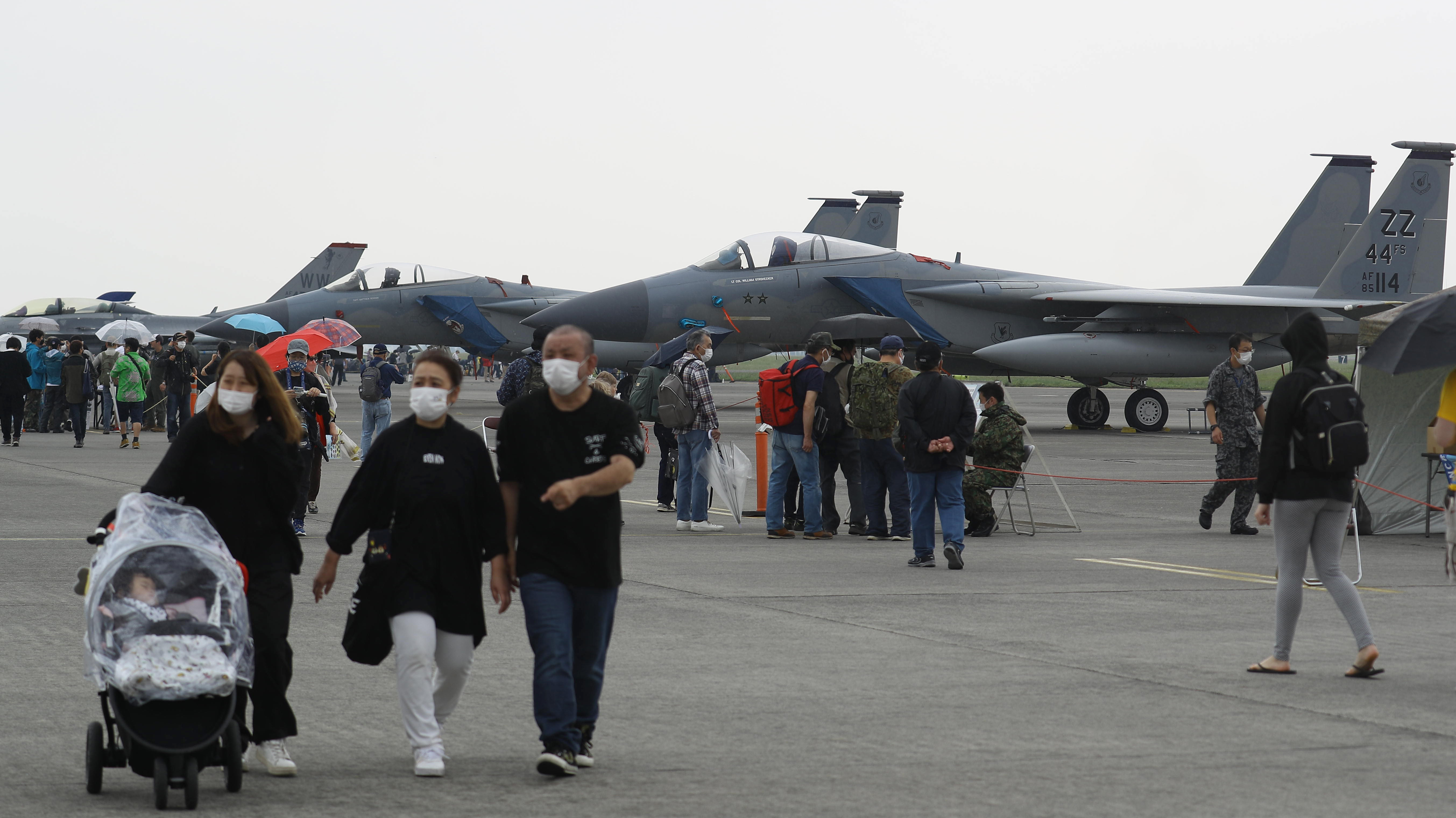 オスプレイ機内見学に長蛇の列 横田基地で3年ぶり友好祭 - 産経ニュース