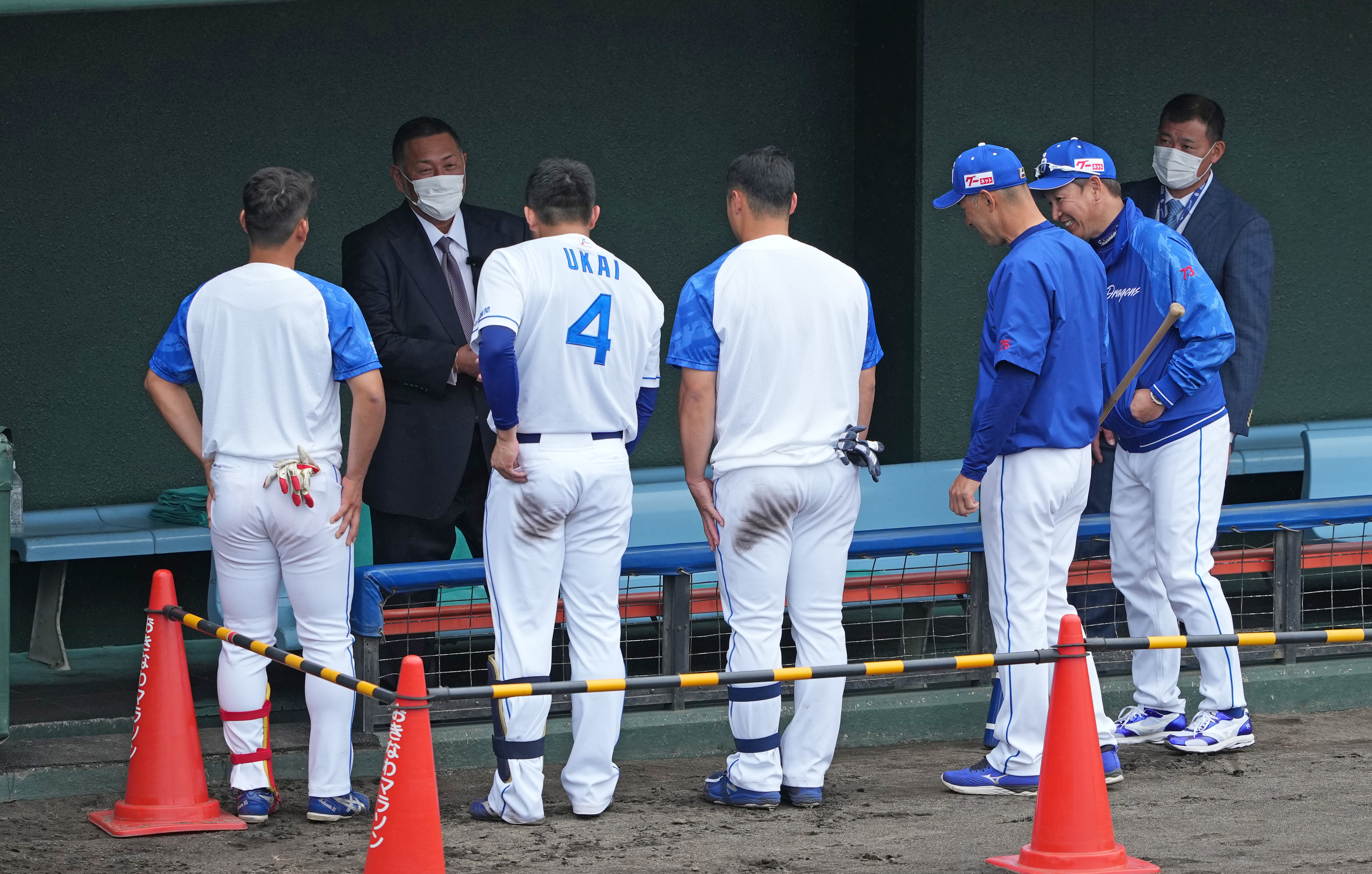 清原和博氏が中日のキャンプ地訪問 大砲候補に番長魂を伝授だ - サンスポ