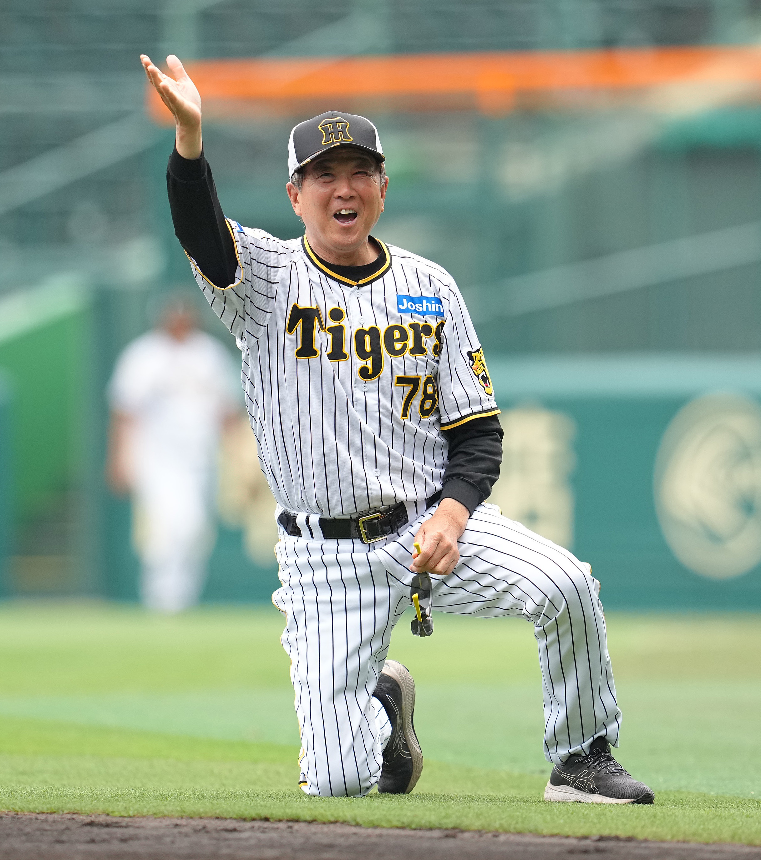 阪神・平田勝男ヘッドコーチが身を挺して島田海吏の活躍をサポート