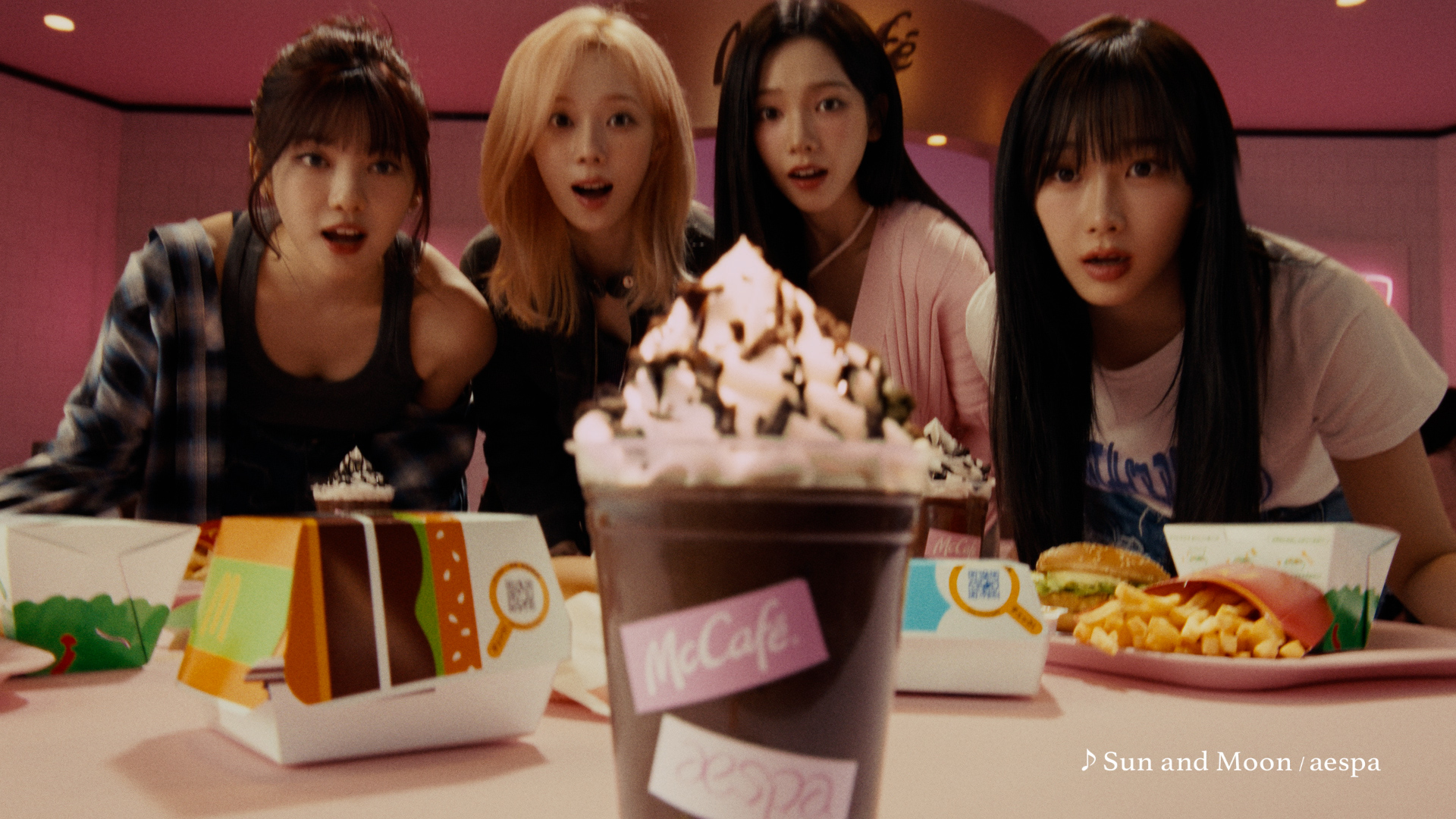 マクドナルド 人気4人組グループ「aespa」とマックカフェがコラボ