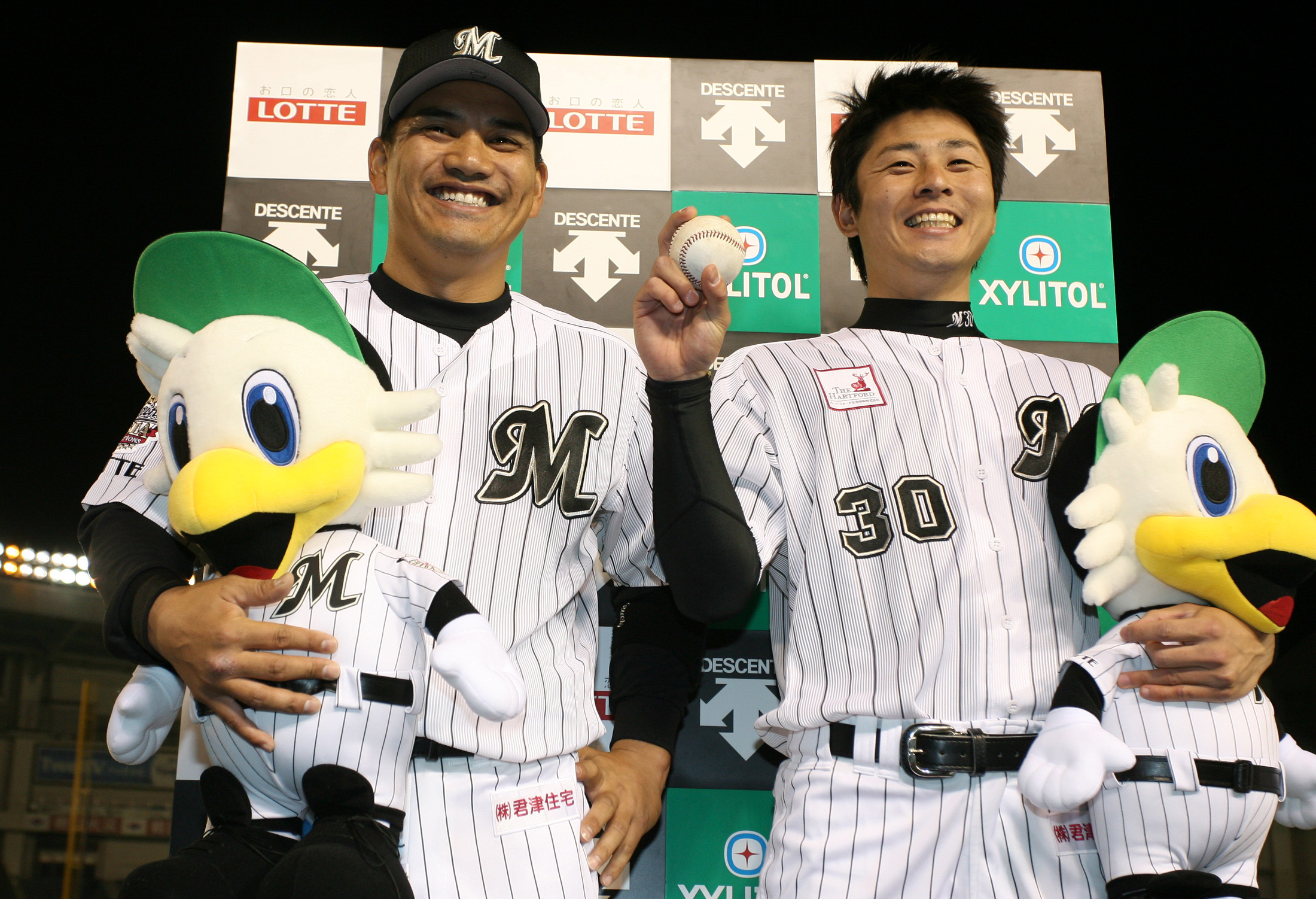 千葉ロッテマリーンズ 伊藤義弘 背番号30 支給品実使用Tシャツ 2010年