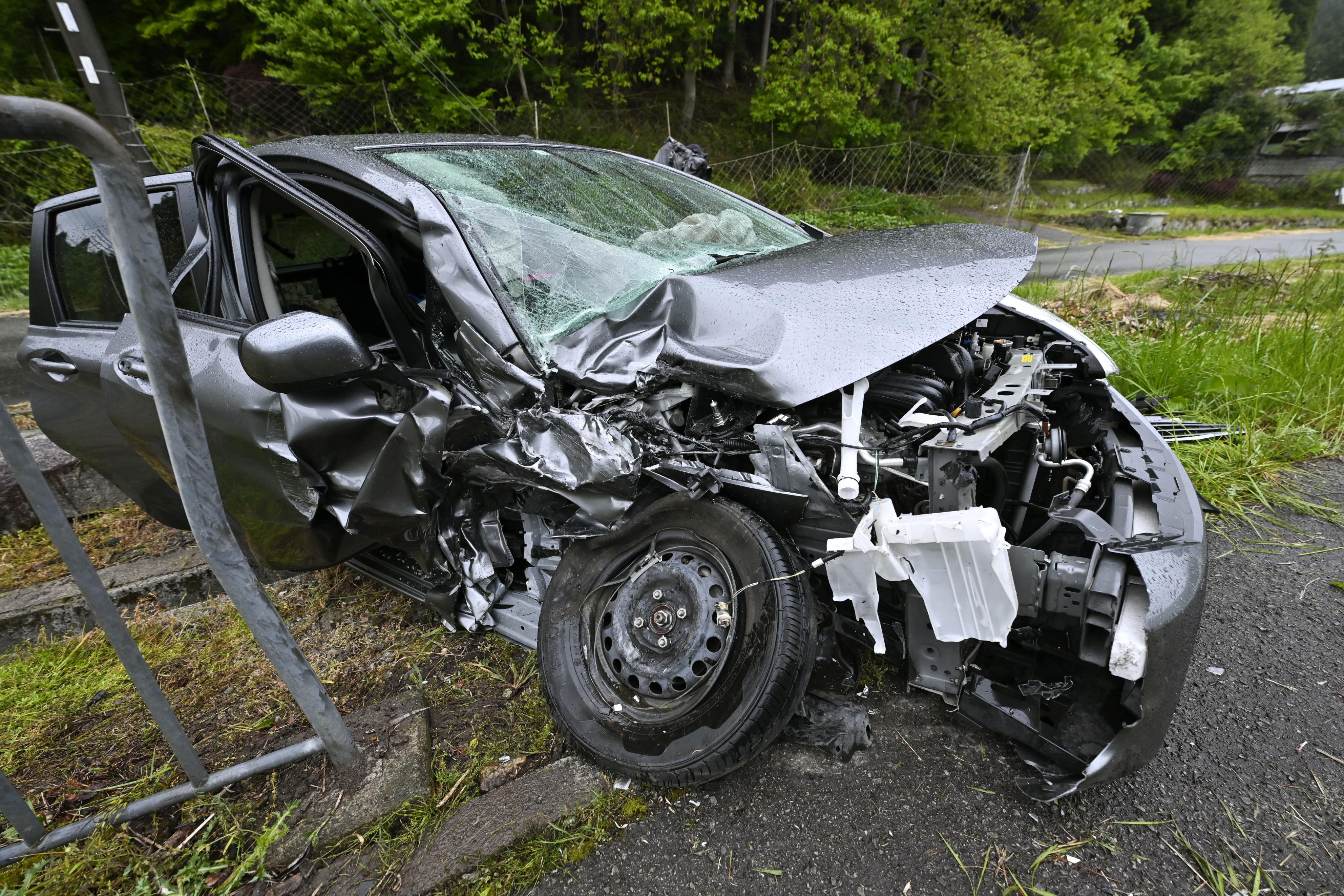 車正面衝突事故、40代男性ら4人けが 子供3人は軽傷 いずれも命別条