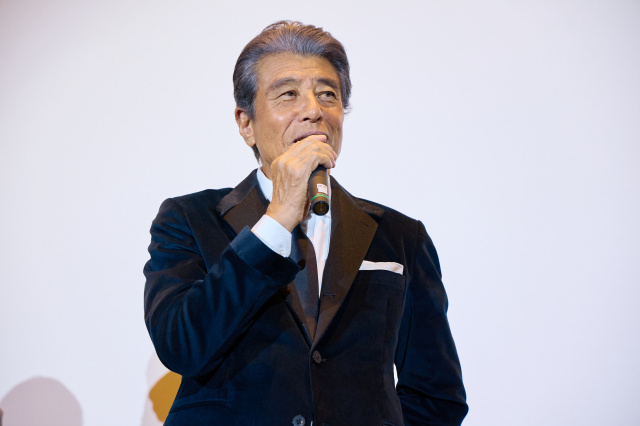 舘ひろし、『あぶない刑事』40周年“始まりの日”にサプライズ登場 中条