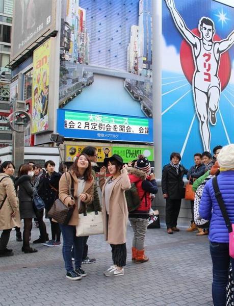 自撮り棒 に思わぬ 逆風 危険 ｊｒ西日本が北陸新幹線５駅で異例の使用禁止措置 1 2ページ 産経ニュース