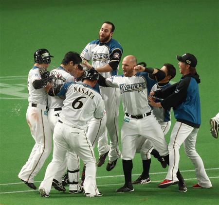 日本ハム、大谷のサヨナラ打でシリーズ初勝利！ 本拠地で反撃の狼煙