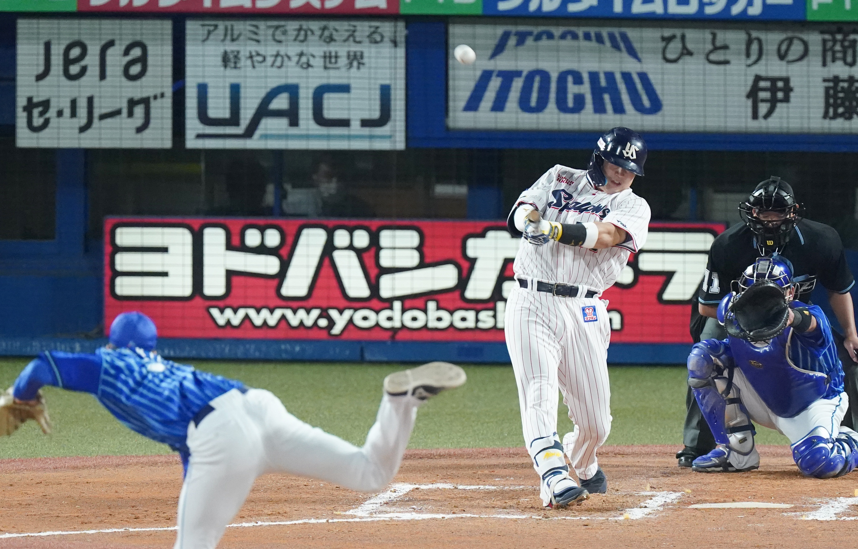 エポック ワン【村上宗隆】日本人歴代トップタイ55号本塁打（22.9.13） 5打席連続本塁打・村上の「Epoch One」が受付スタート！ トレカ