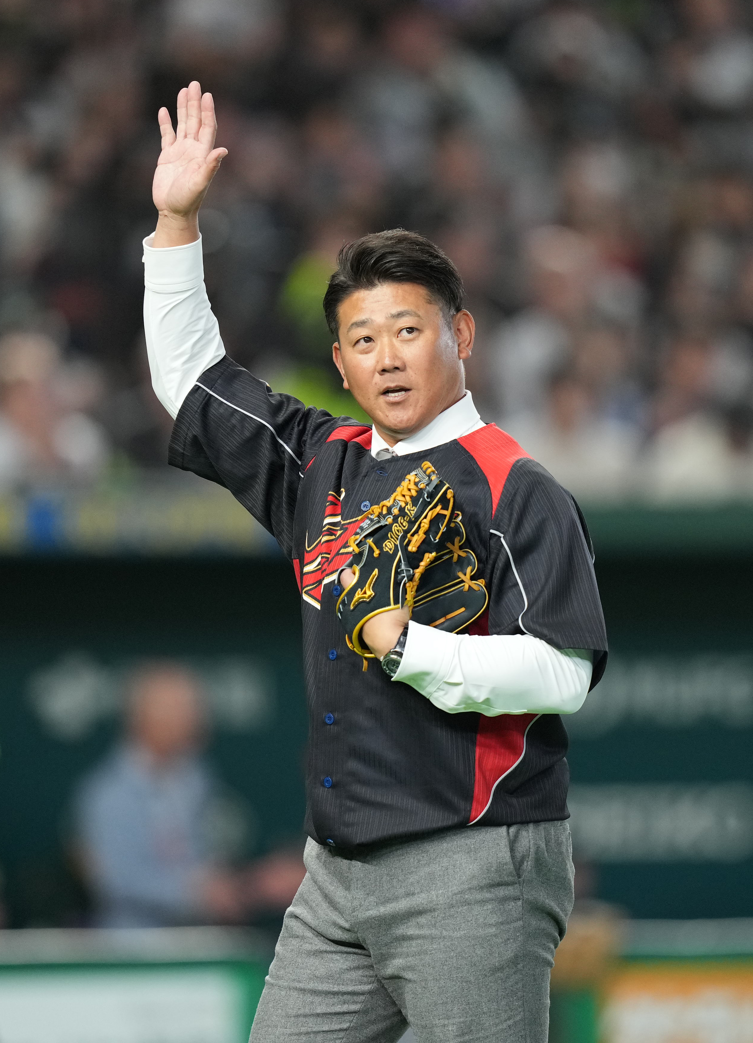 松坂大輔氏がWBC日本―豪州で始球式 MVP獲得の2009年復刻ユニホームで