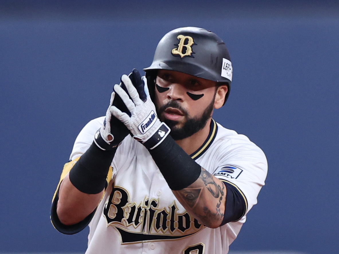 オリックスバファローズ マーウィン・ゴンザレス選手 優勝記念