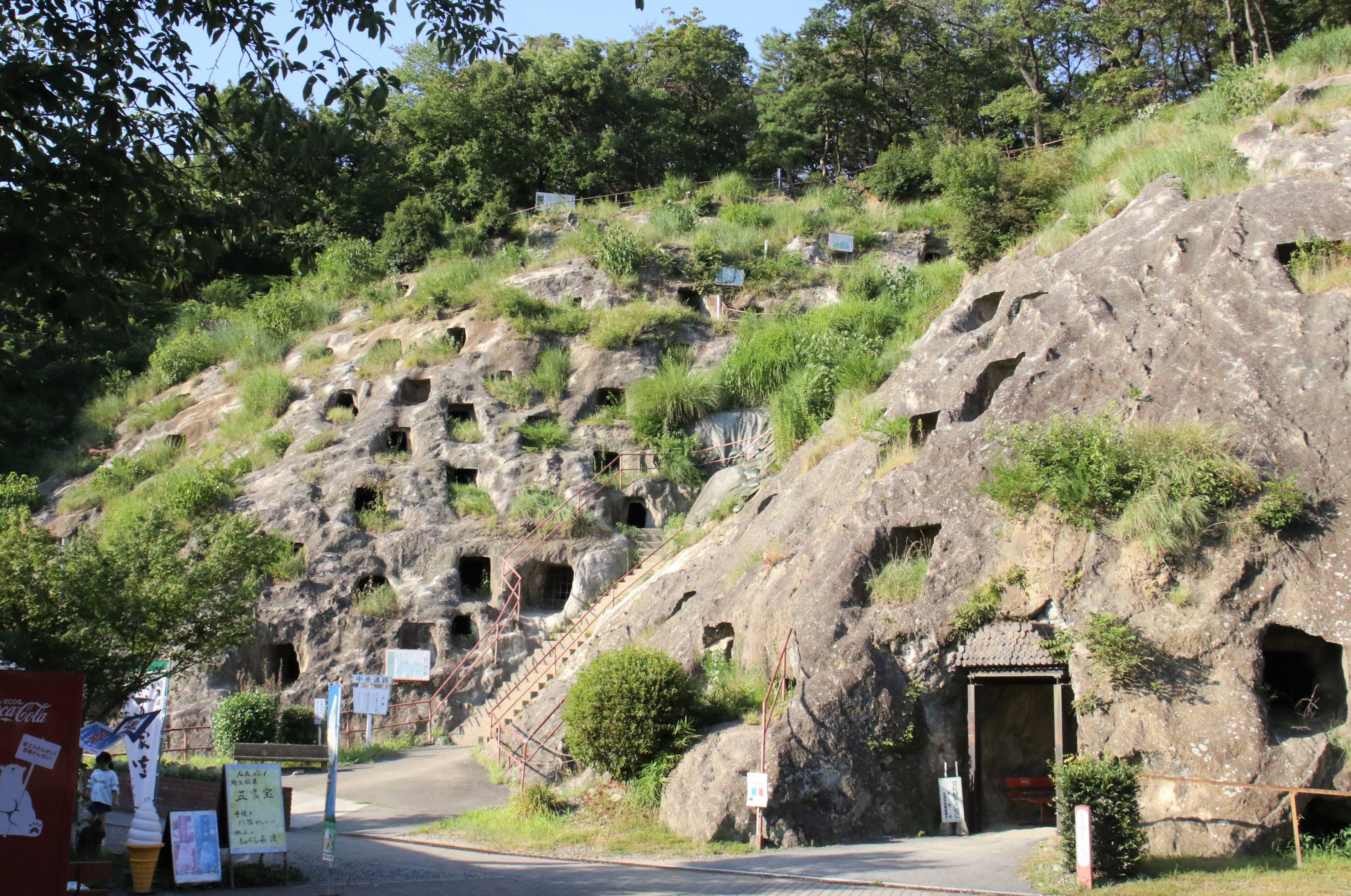 味・旅・遊】数奇な歴史に彩られた吉見百穴 古墳時代の横穴墓群