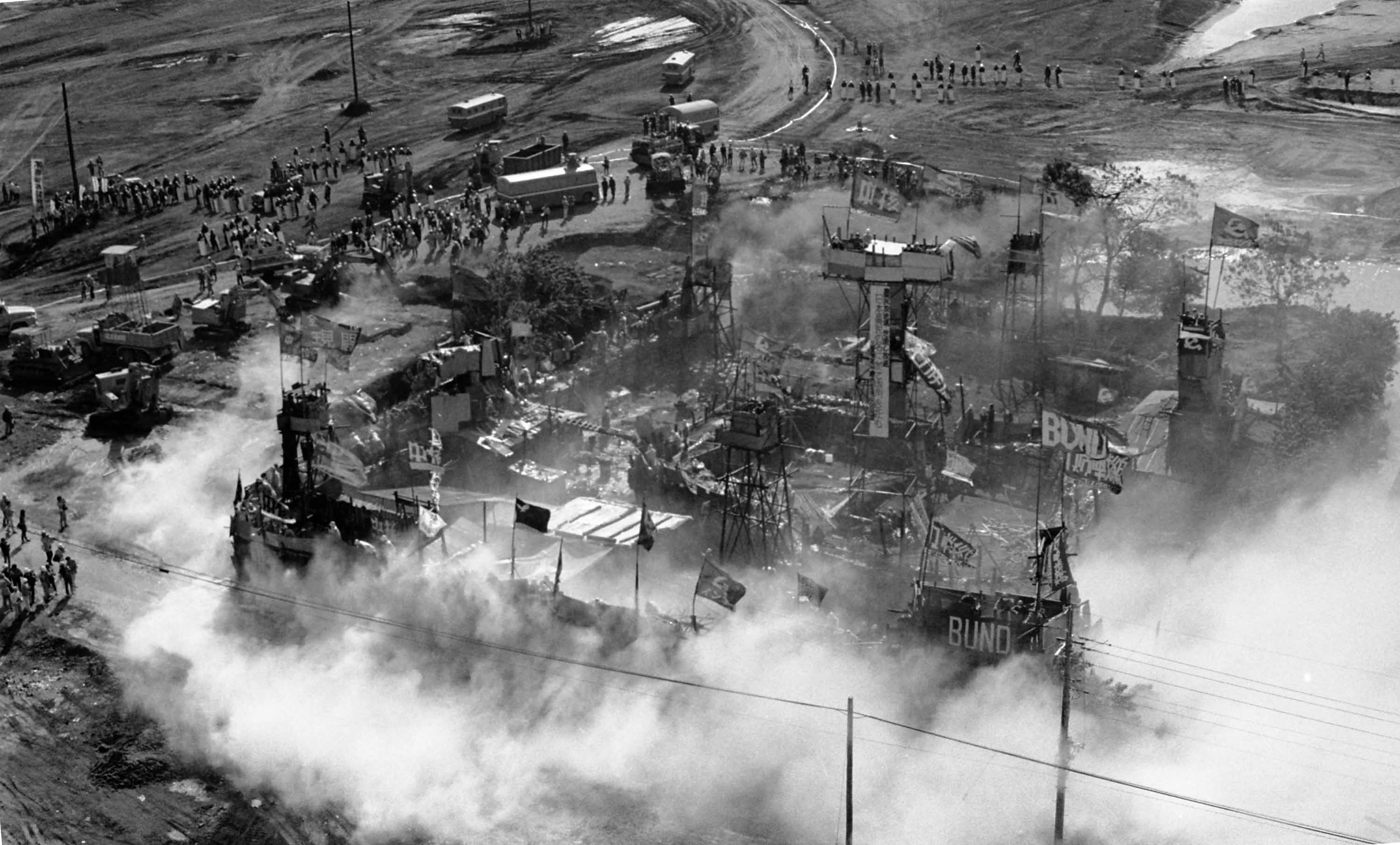 【絶版本】戦場からの報告　写真集　成田空港　昭和　歴史 絶版本】戦場からの報告 写真集 成田空港 昭和 歴史