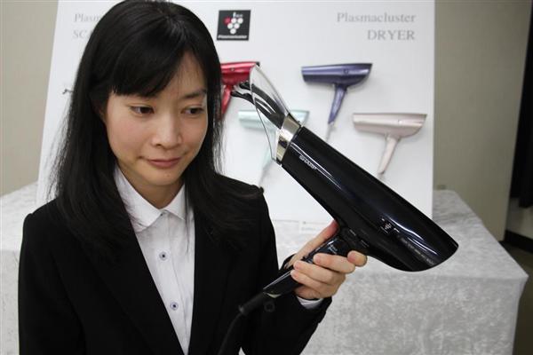 頭皮を心地よくマッサージ シャープ、プラズマクラスター活用のヘア