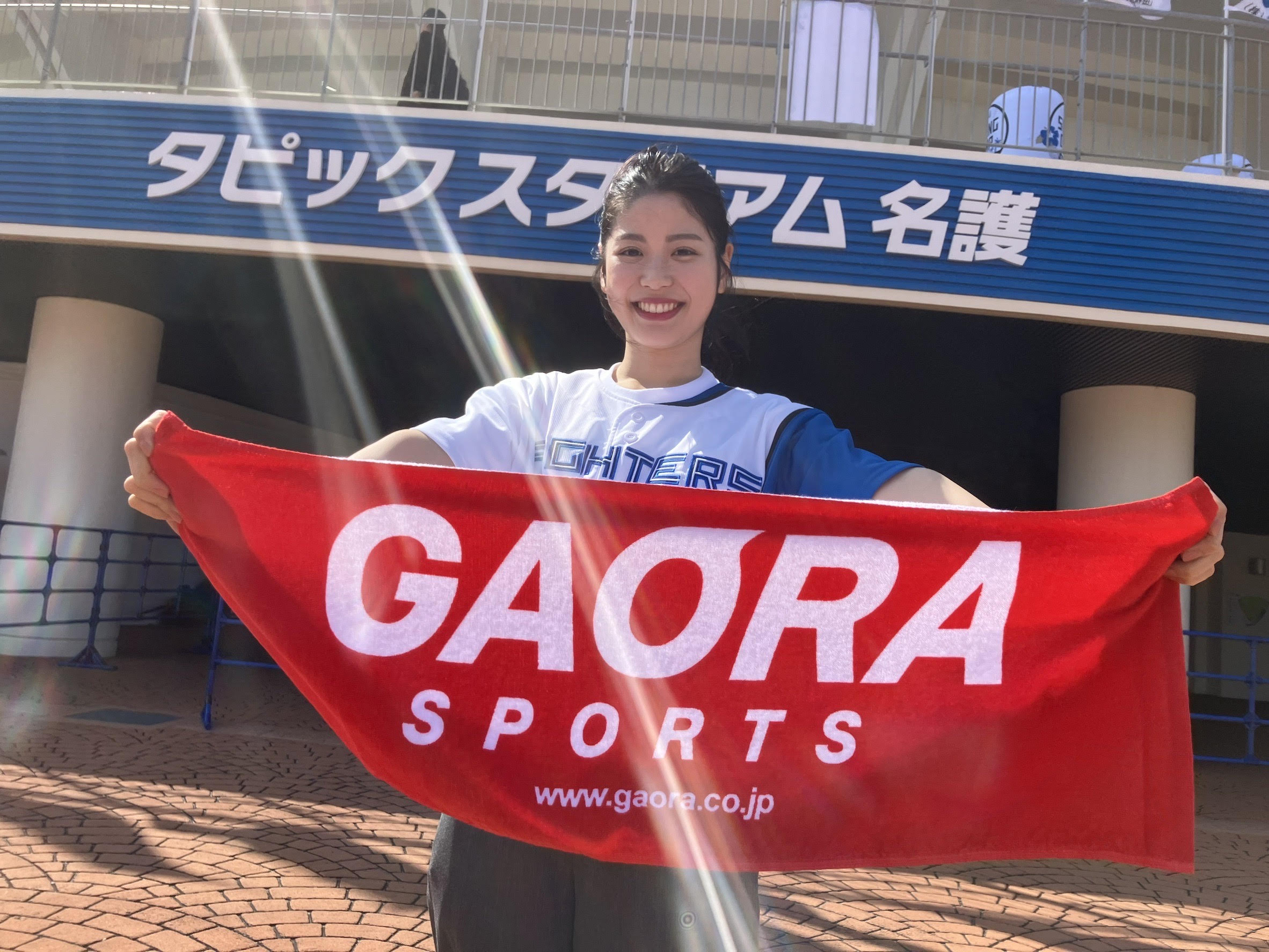 元ファイターズガール・滝谷美夢、ユニホーム姿で日ハムキャンプ中継に