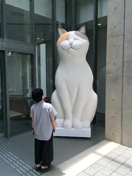 ネコとの攻防戦描くバッグを通信販売 広島・尾道市立美術館