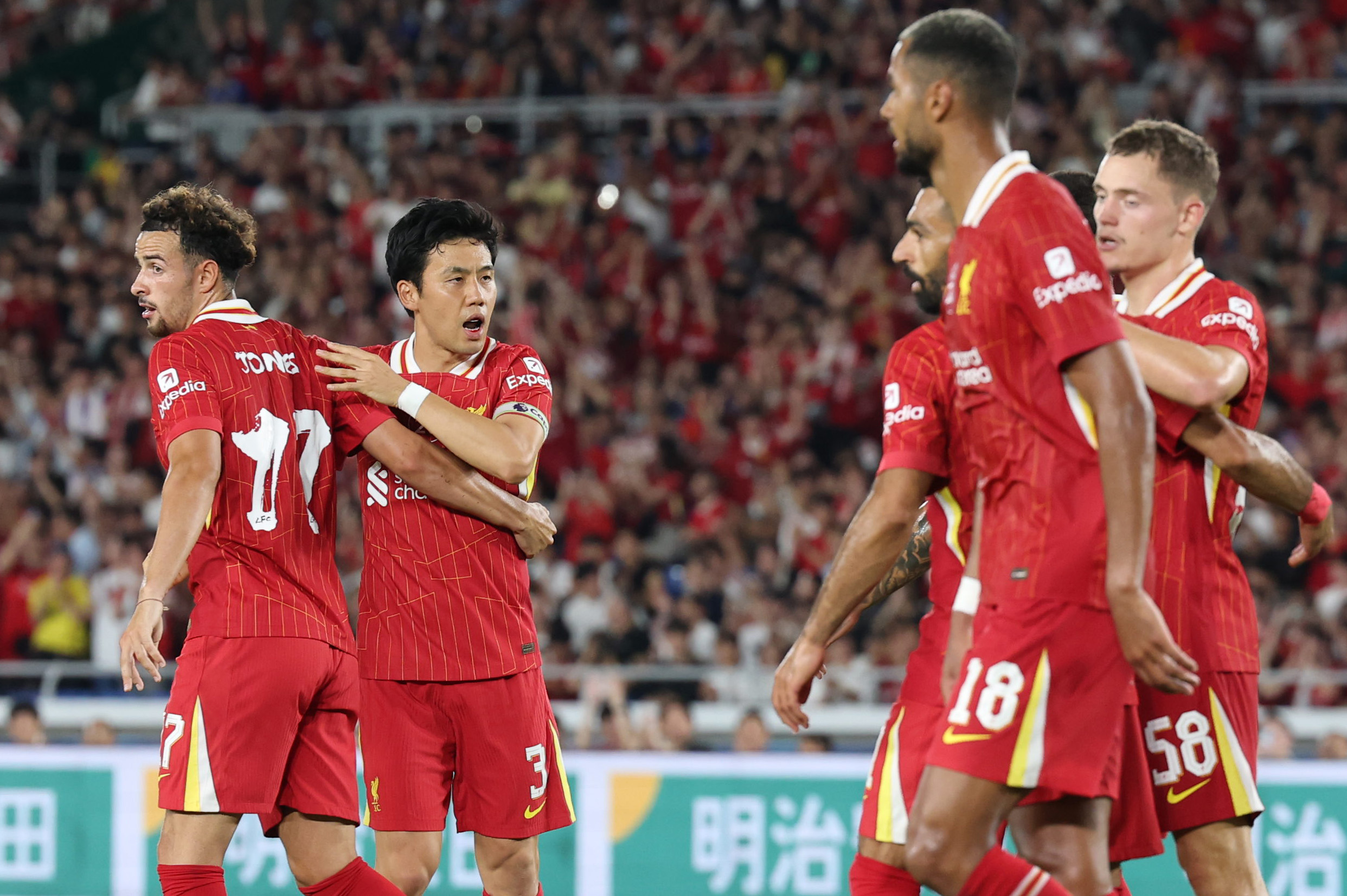 リバプール　遠藤航選手　サイン入り　サッカースパイク リバプール 遠藤航選手 サイン入り サッカースパイク 遠藤航